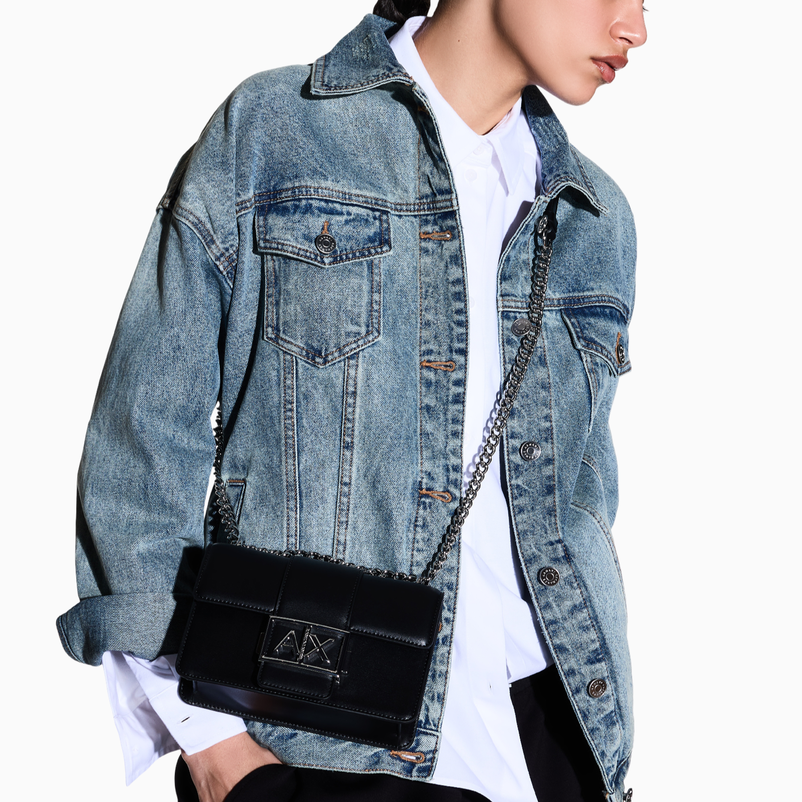 Дамска чанта Armani Exchange Women Crossbody Bag XW000070 AF12039 UC001 Model View