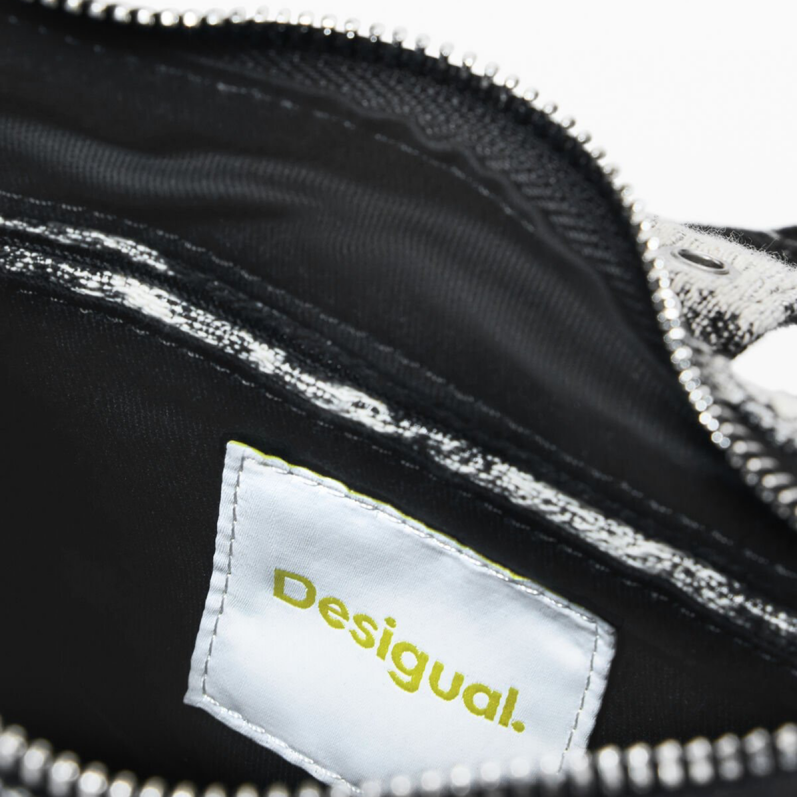 Дамска чанта Desigual Women Handbag 26SAXA19 Inside View