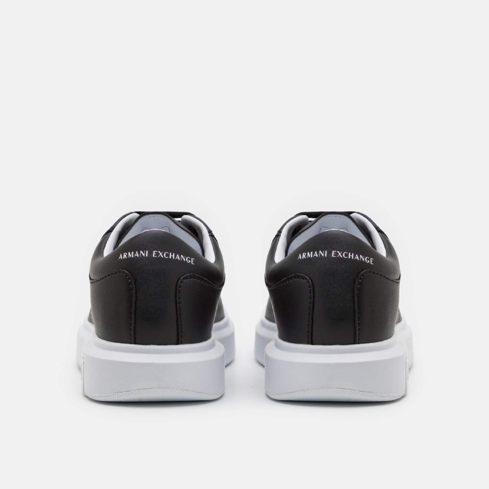 Мъжки черни кецове Armani Exchange
XUX123 XV534