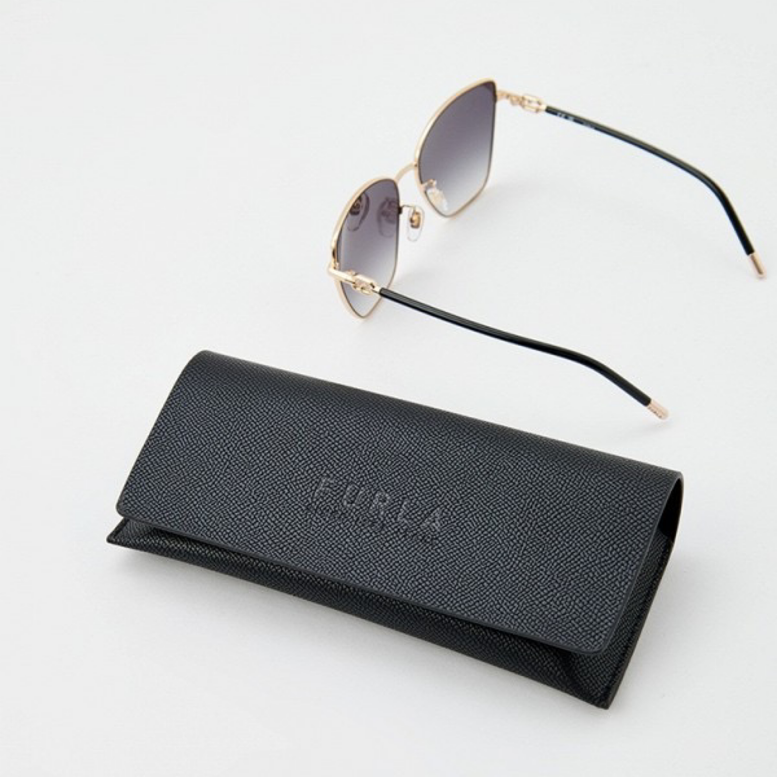 Дамски слънчеви очила Furla SFU692 0300 ORO Women Sunglasses Top View