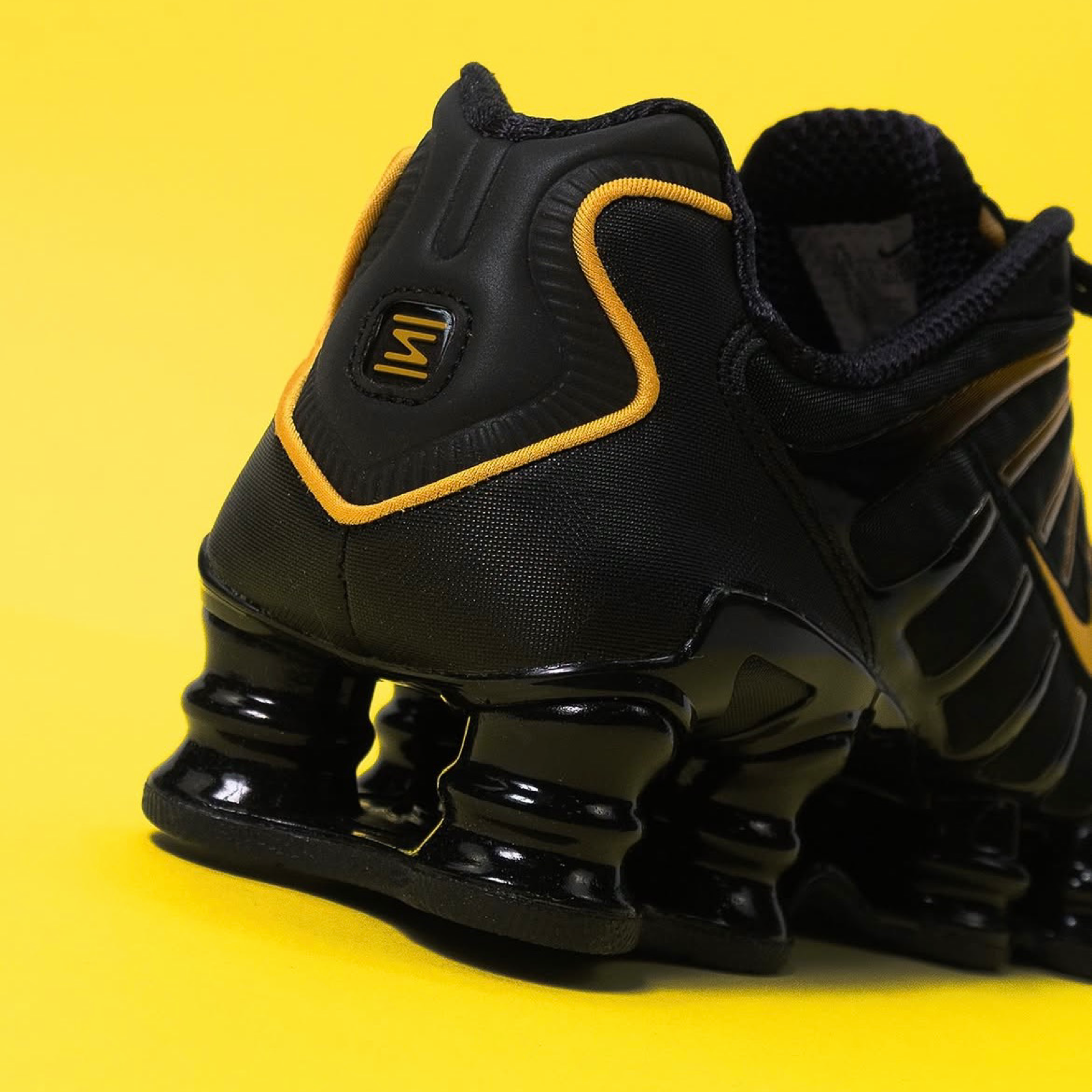 Мъжки маратонки Nike Shox TL Black/University Gold AV3595-013 Heel View