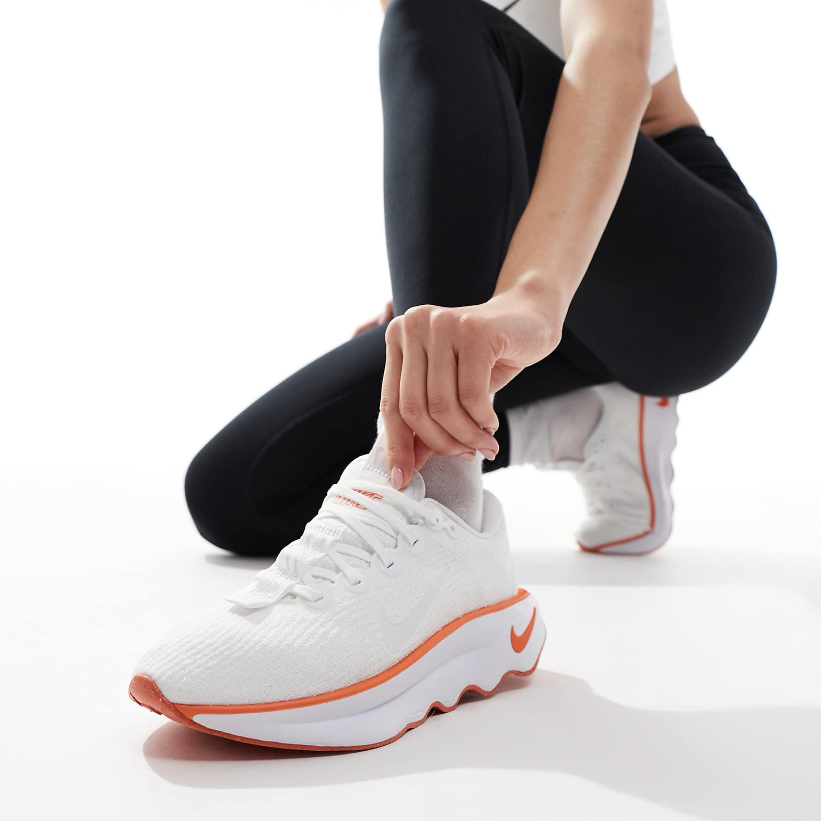 Дамски бели маратонки Nike Motiva Women Sneakers DV1238-109 Model View