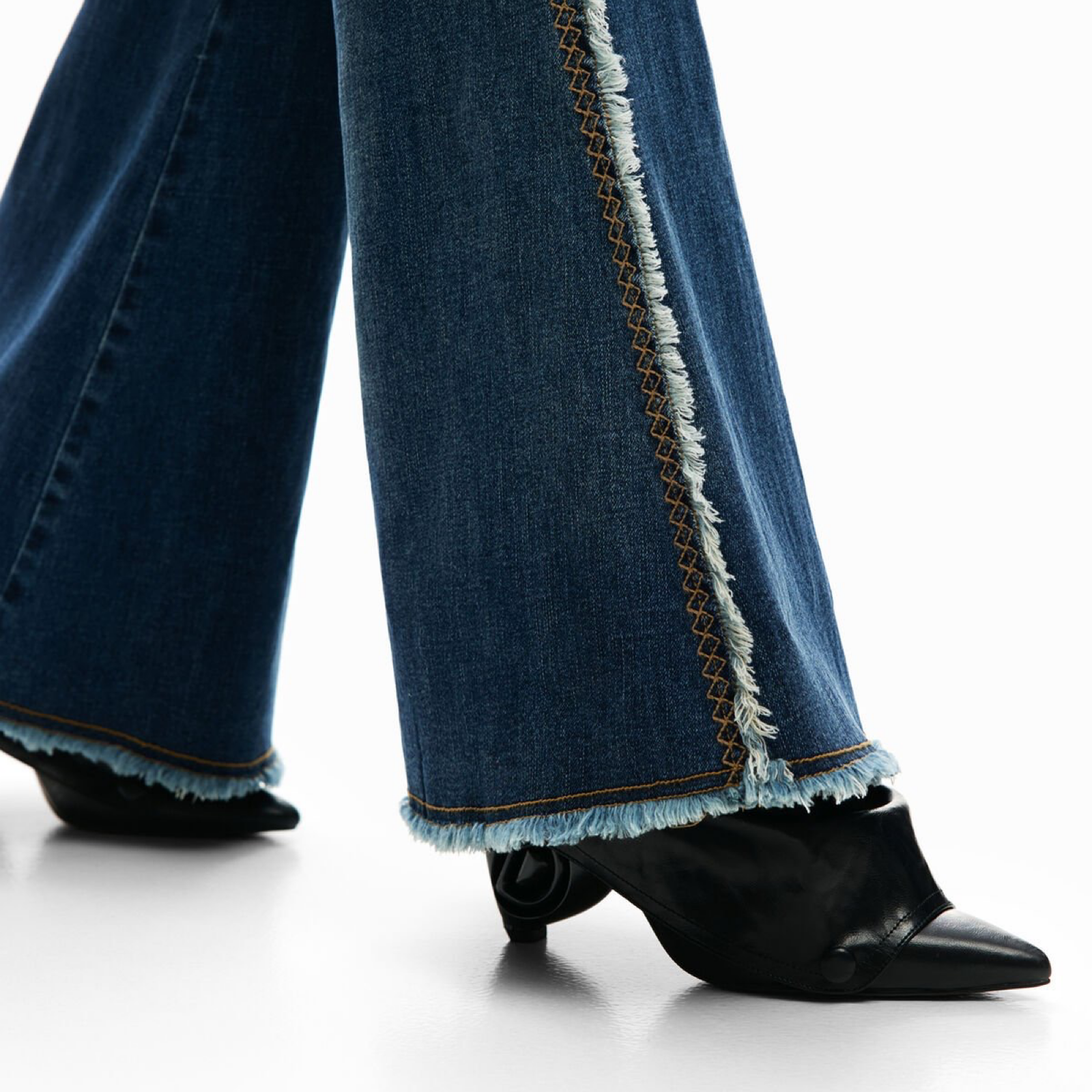 Дамски дънки Desigual Women Jeans 26SWDD09 5008 Close-Up