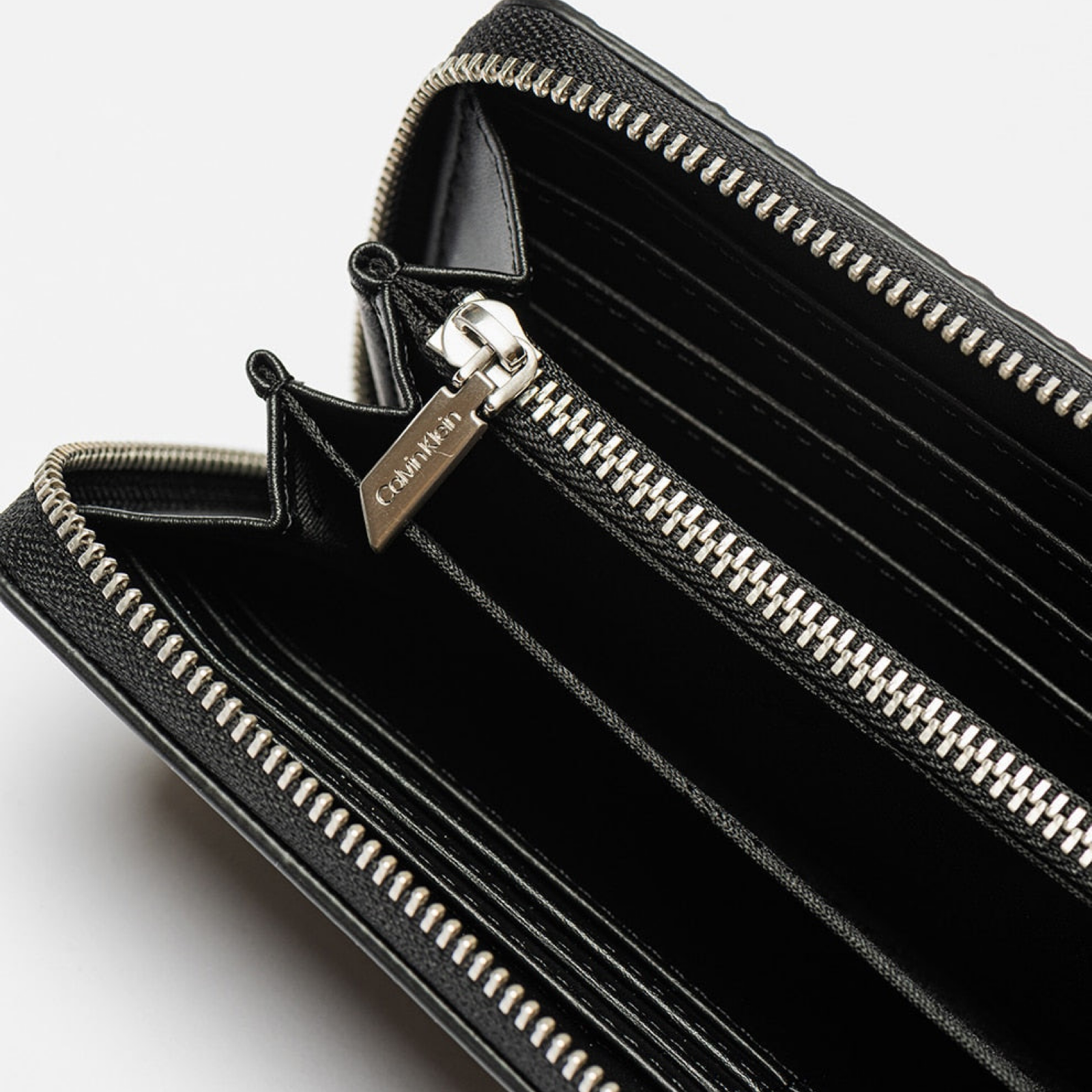 Клъч портмоне Calvin Klein Clutch Wallet K60K611322 BAX Inside View