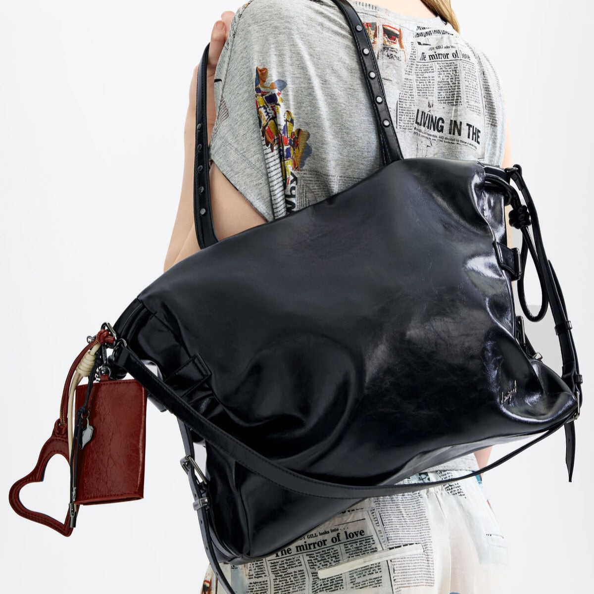 Дамска чанта Desigual women’s shopping bag 26WAXP04 2000 Side view