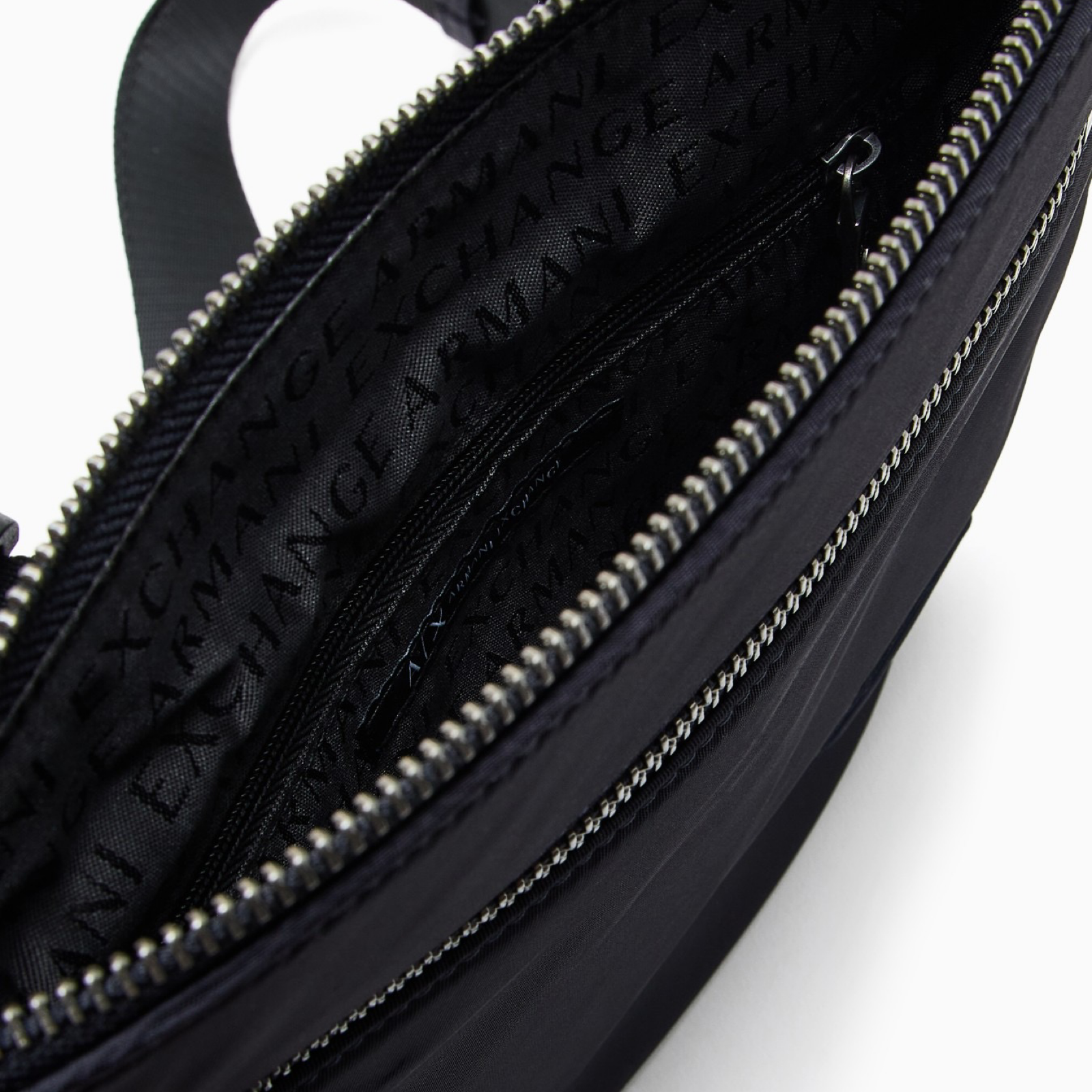 Мъжка чанта Armani Exchange Men Bag XM000105 AF15129 Inside View