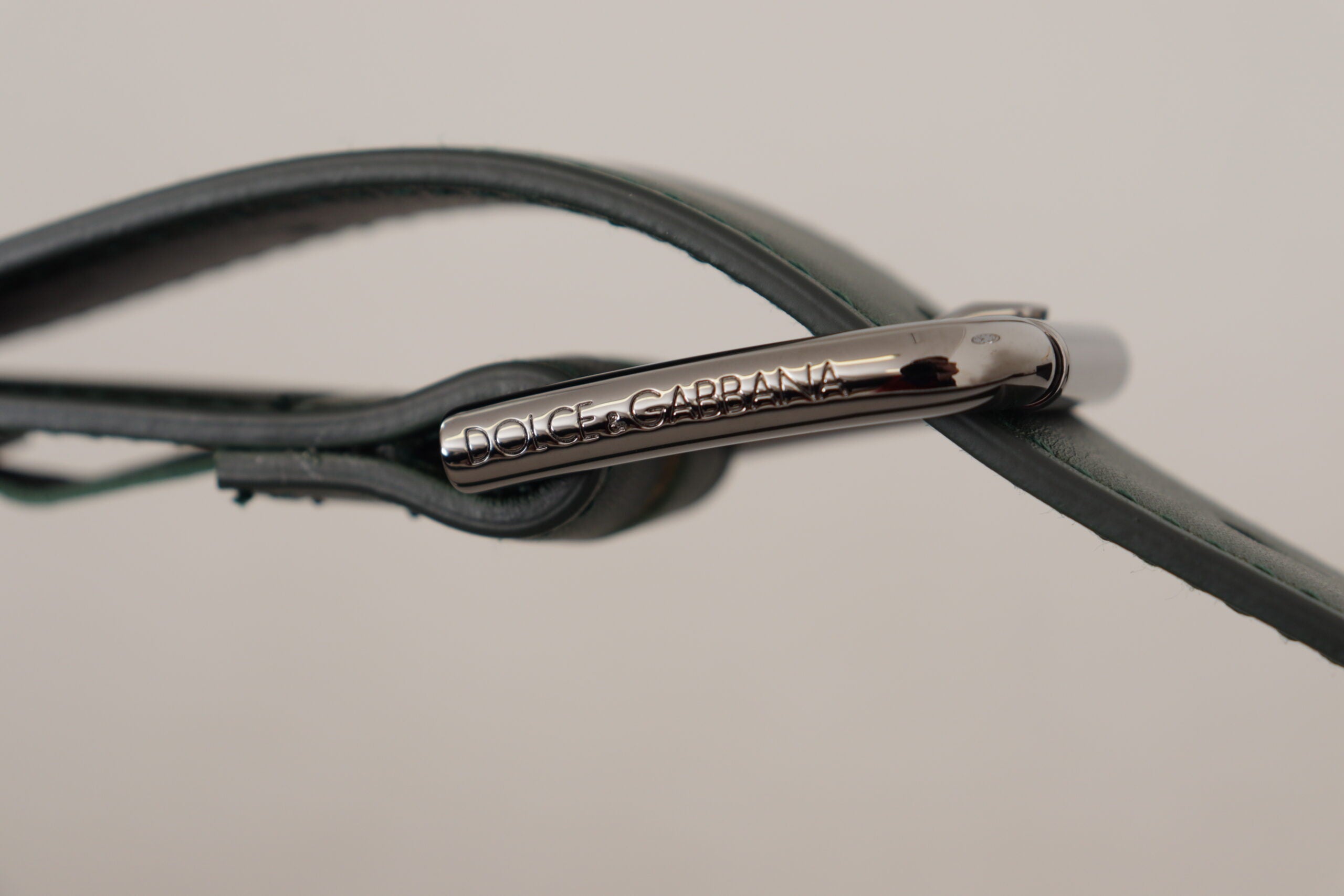 Елегантен тъмнозелен кожен колан Dolce & Gabbana с катарама с лого