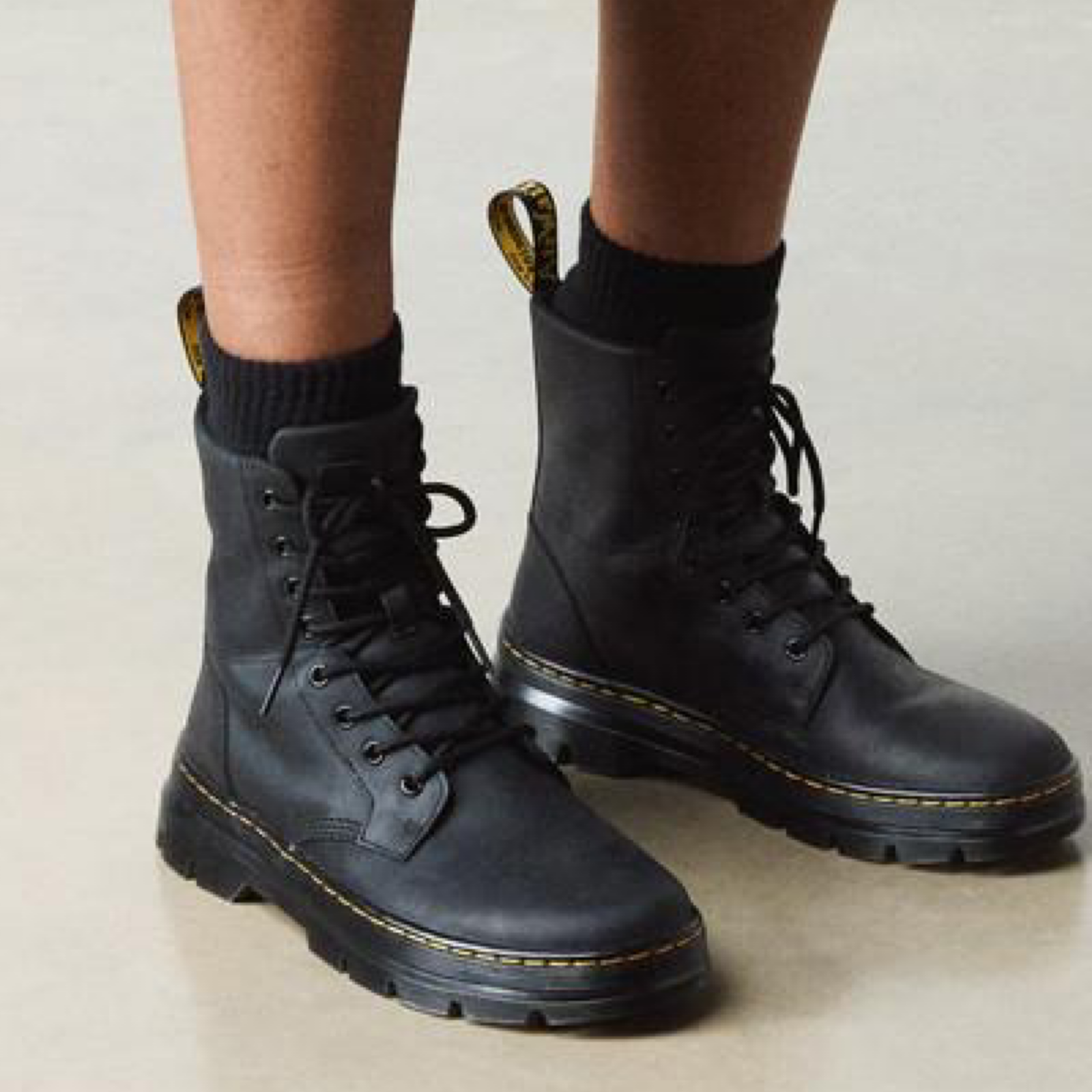 Мъжки боти Dr. Martens Men Boots 26007001 Model View