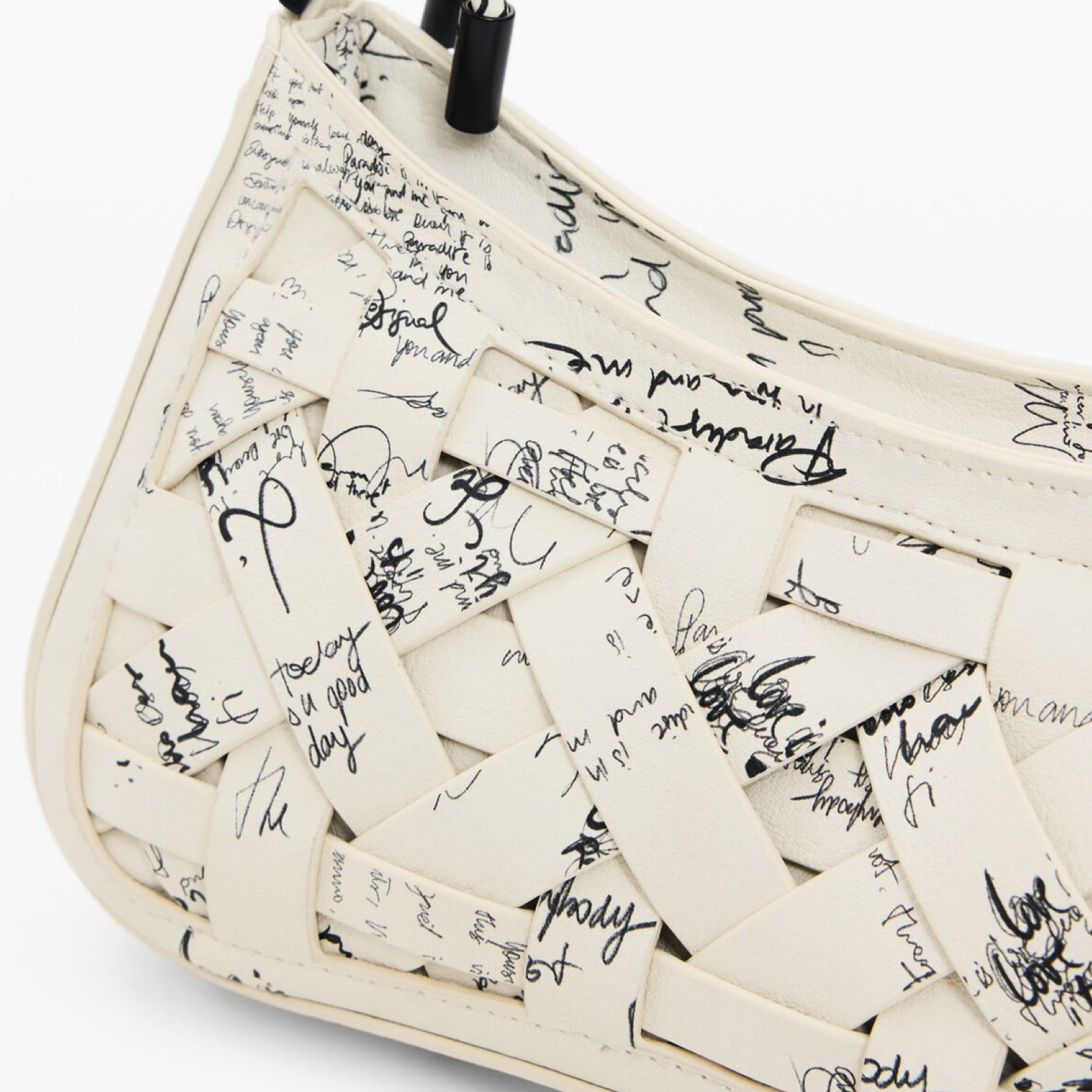 Дамска бяла чанта Desigual Women Handbag 26SAXP58 1008U Close-Up