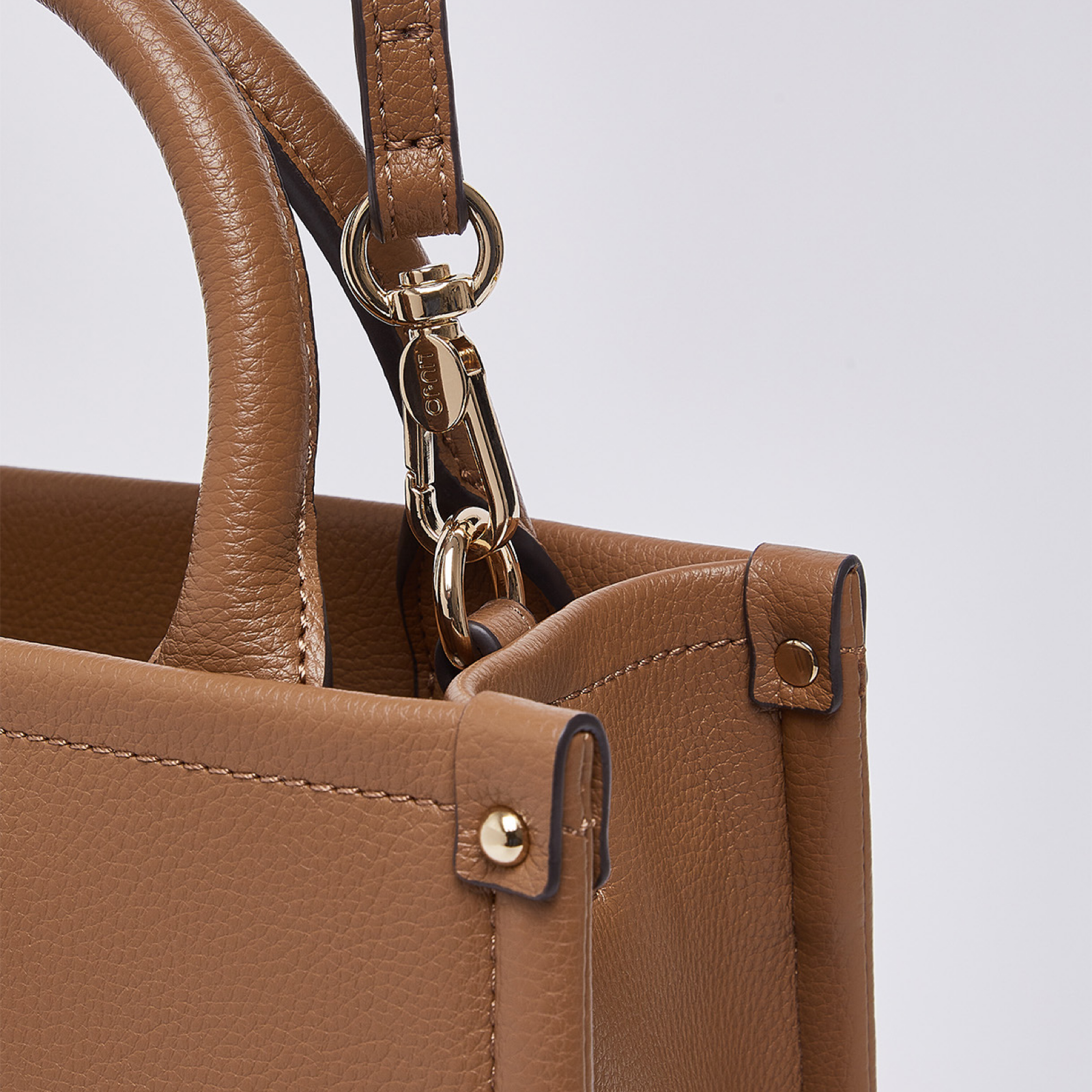 Дамска кафява чанта Liu Jo Women Small Handbag With Charm AA6192 E1012 X0742 Close-Up