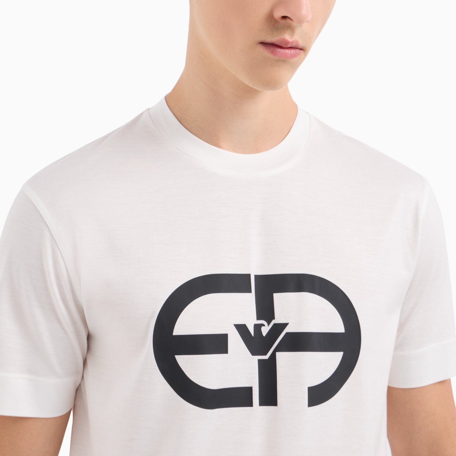 Мъжка бяла тениска Emporio Armani 8N1TF6 1JUVZ 0101 Close-Up