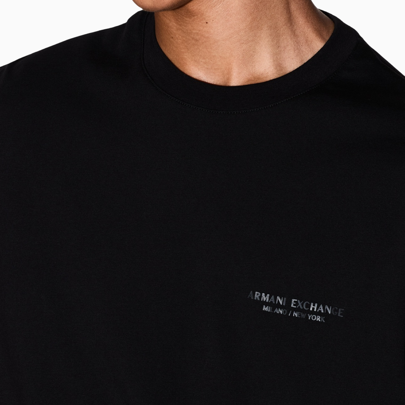 Мъжка черна тениска Armani Exchange Men T-shirt XM001281 AF10361 Close-Up