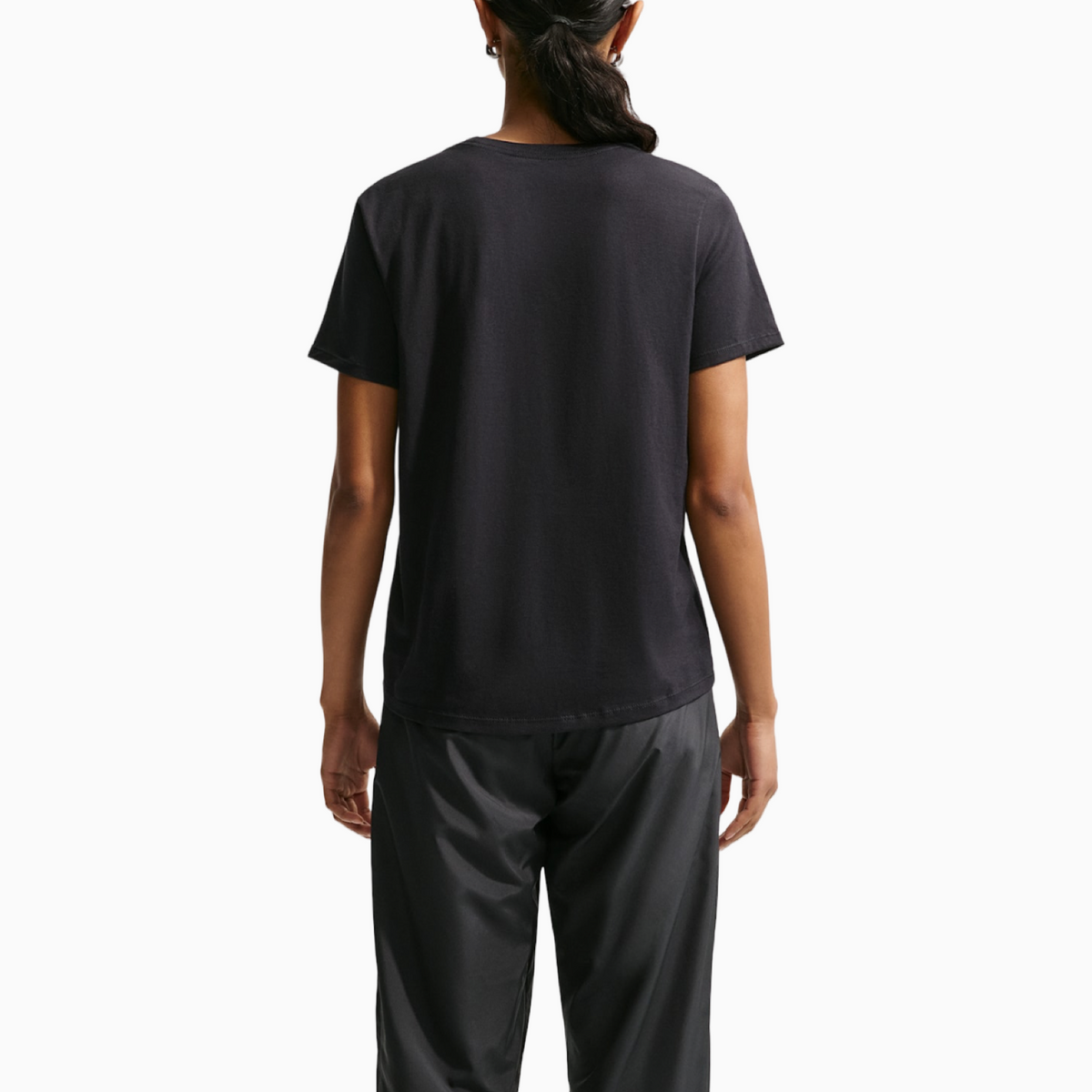 Дамска тениска Nike Club Essentials Women T-shirt DX7906-010 Back View