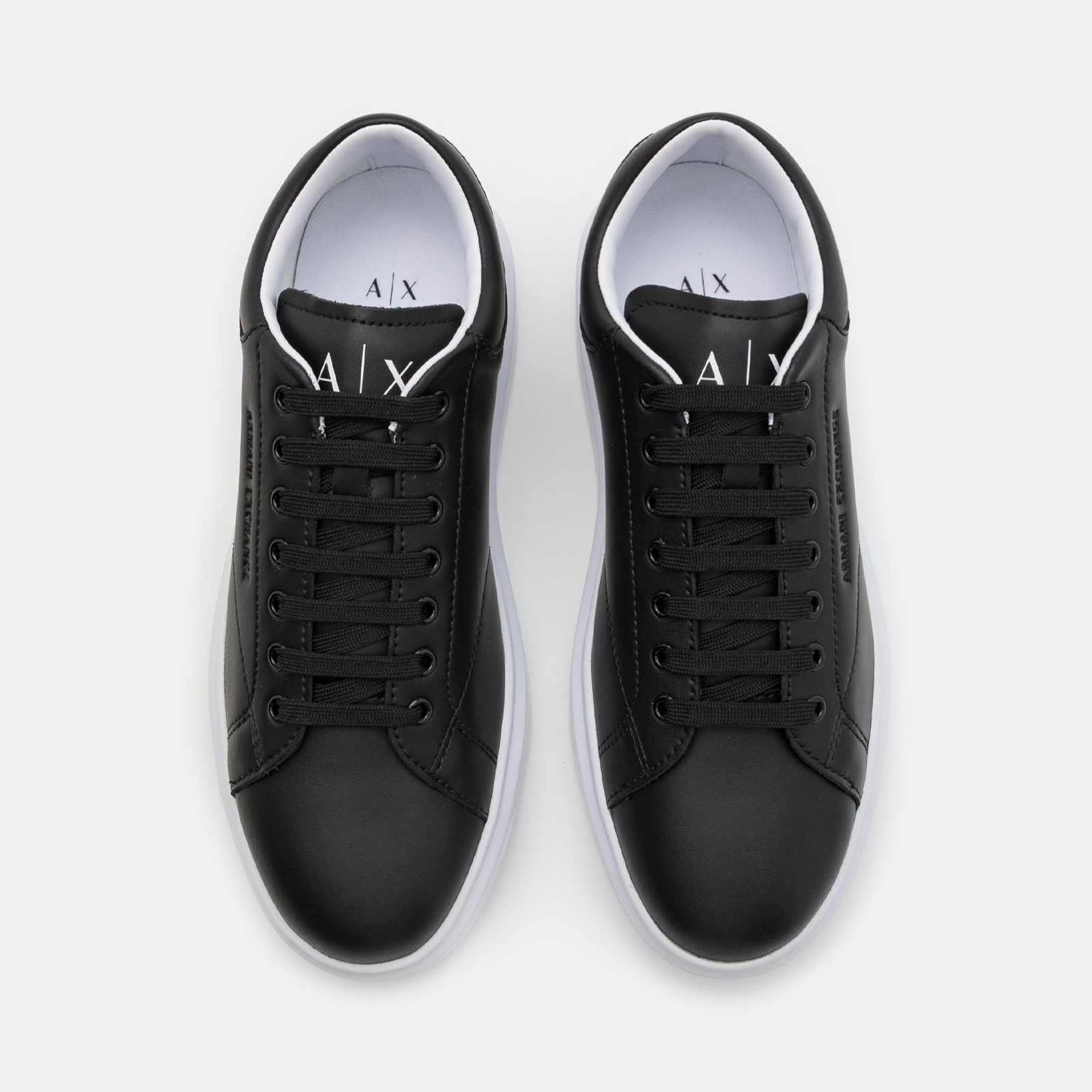 Мъжки черни кецове Armani Exchange
XUX123 XV534