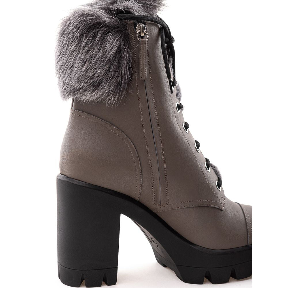 Дамски боти на ток Women’s combat boot with inner fur Giuseppe Zanotti MOYRA
1I970038003 Taupe cropped side view