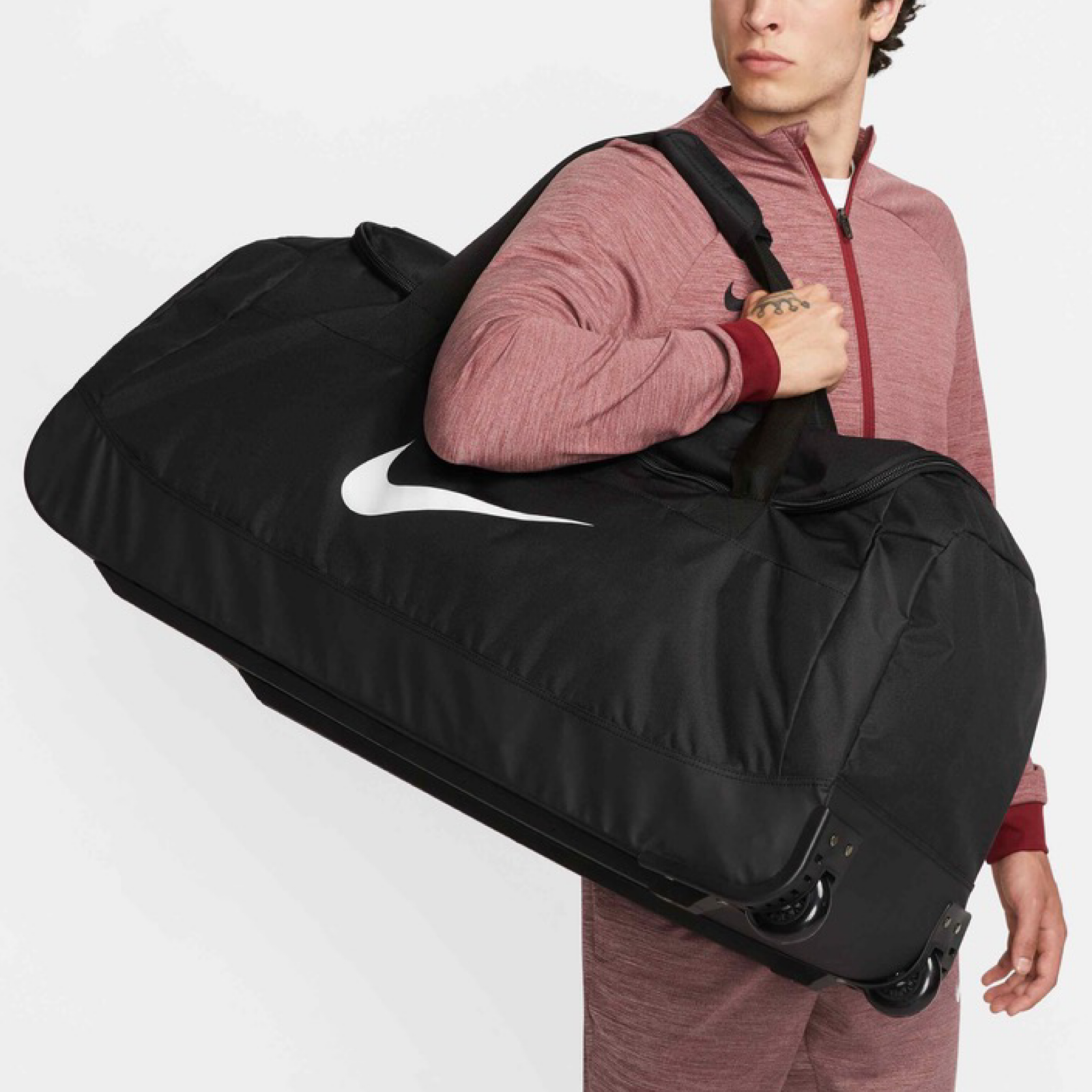 Пътна чанта с колела Nike Club Roller Bag BA5199-010 Model View