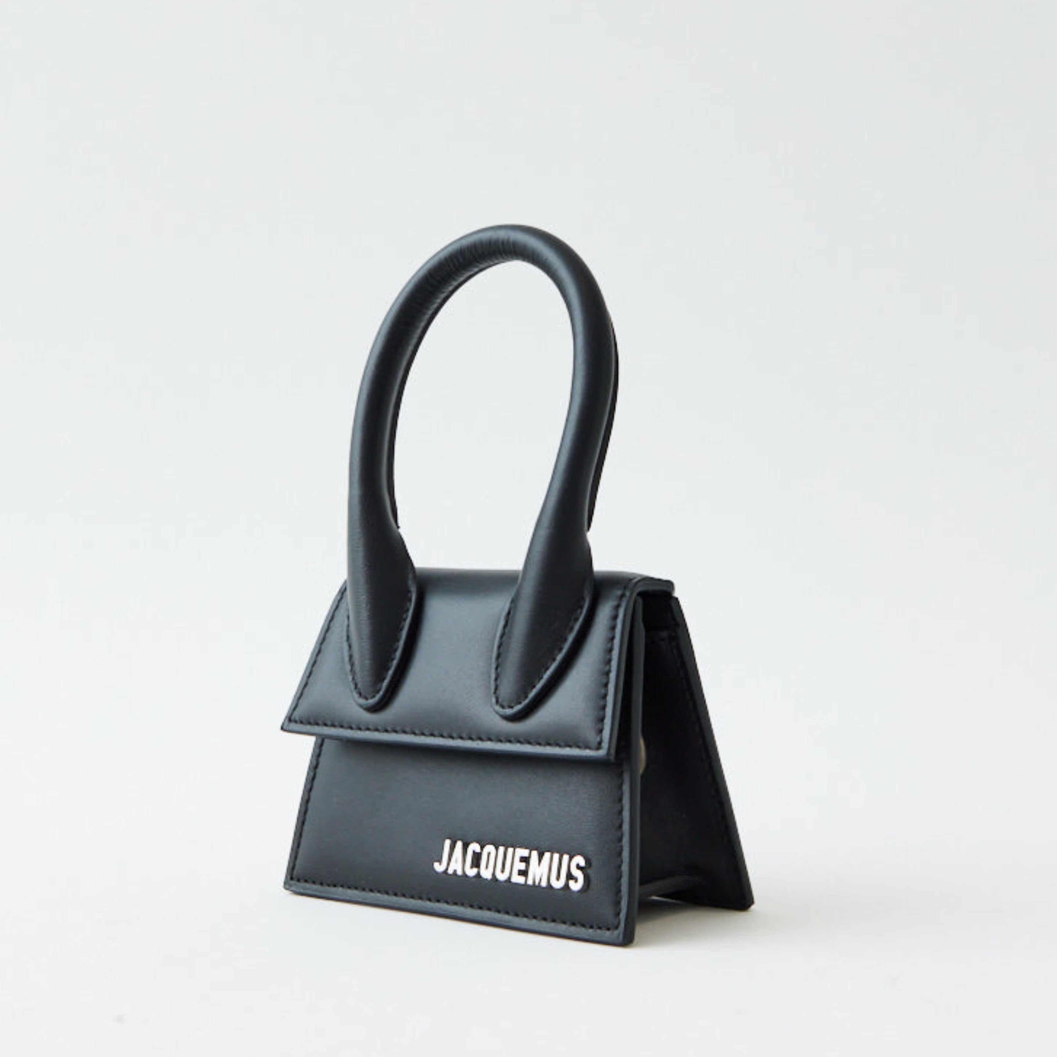 Дамска мини чантичка от естествена кожа Mini Le Chiquito Black Leather Bag Jacquemus 216BA0013061990