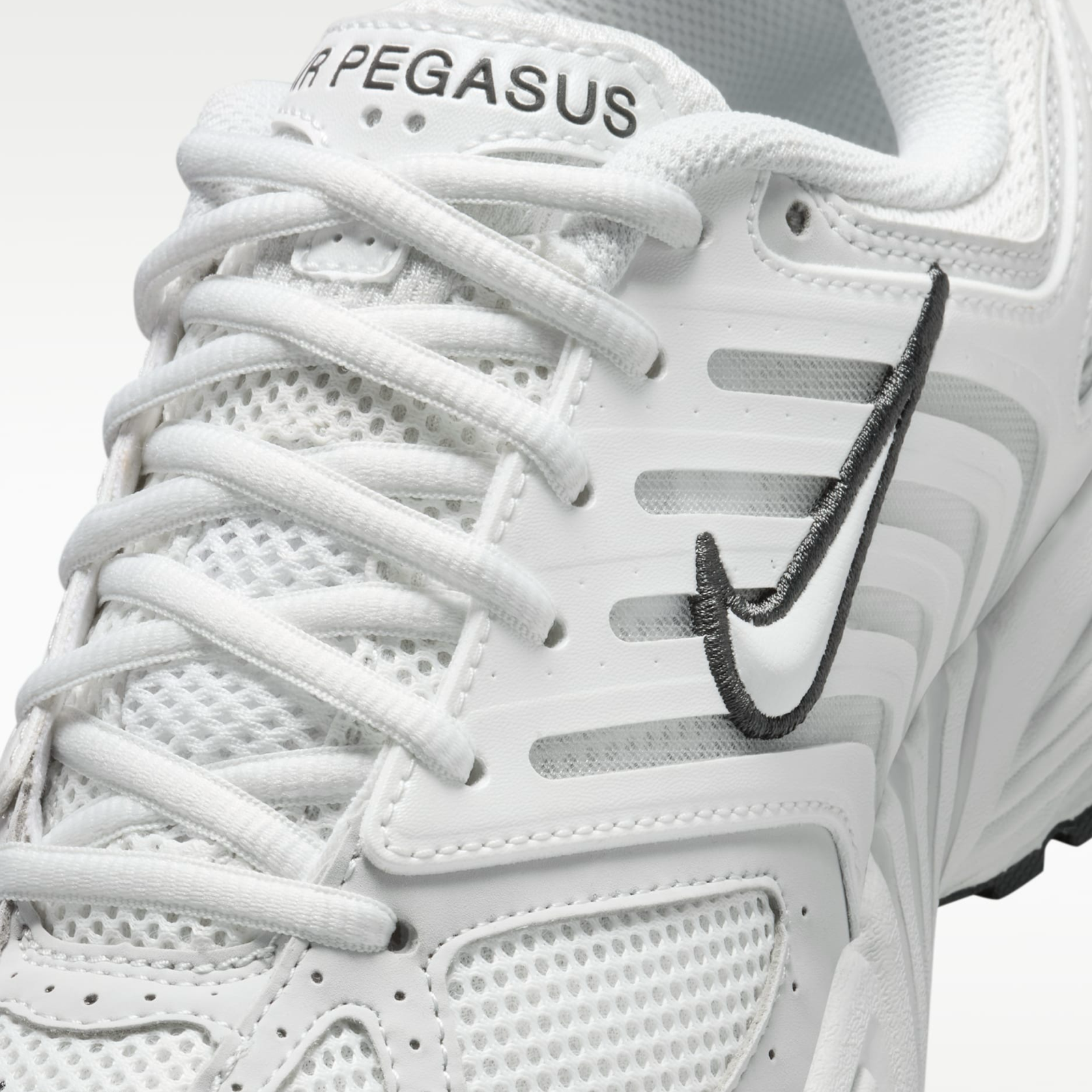 Дамски маратонки Nike Air Pegasus 2005 Women Sneakers HQ5718-103 Close-Up