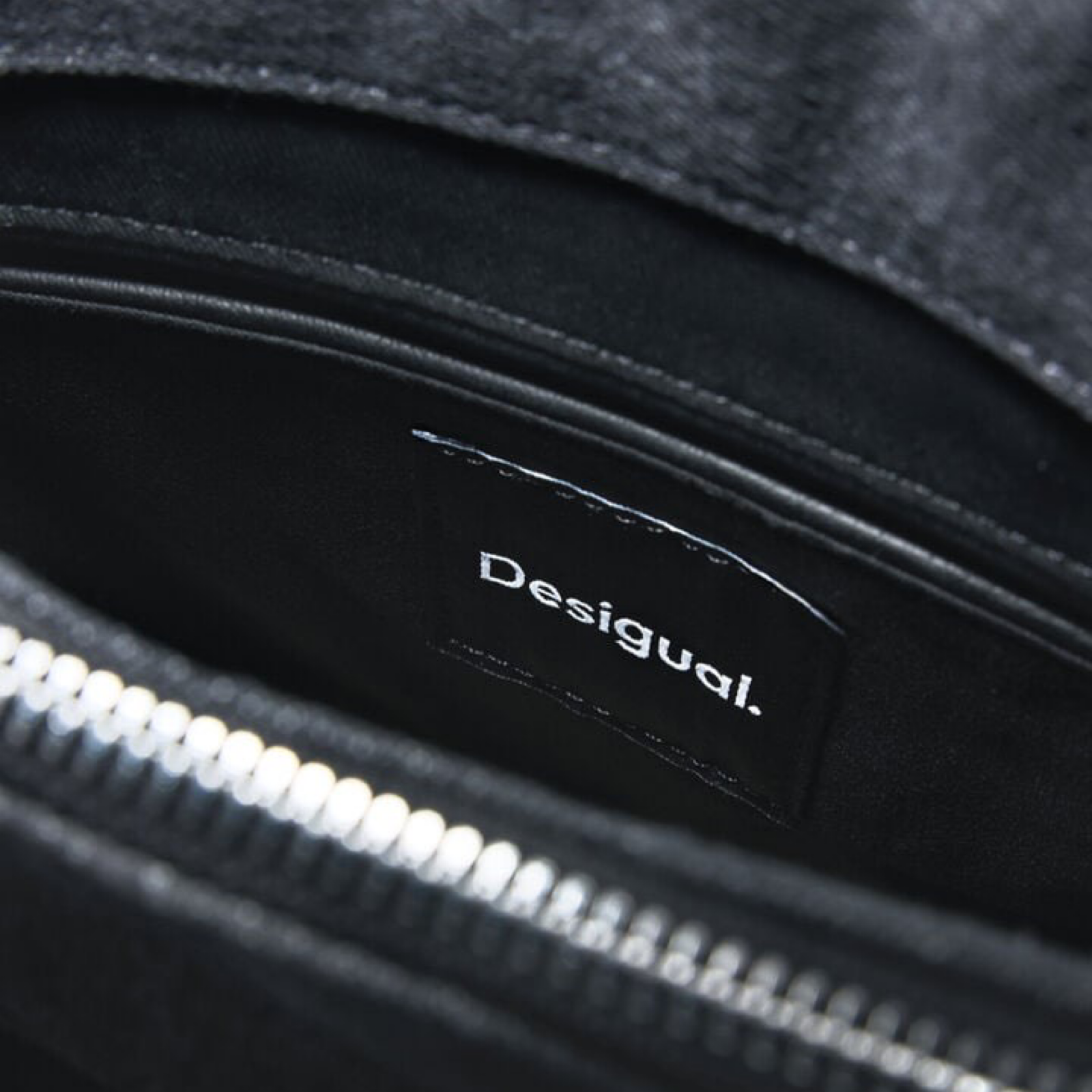 Дамска раница Desigual Women Rucksack 26SAKD06 5005U Inside View