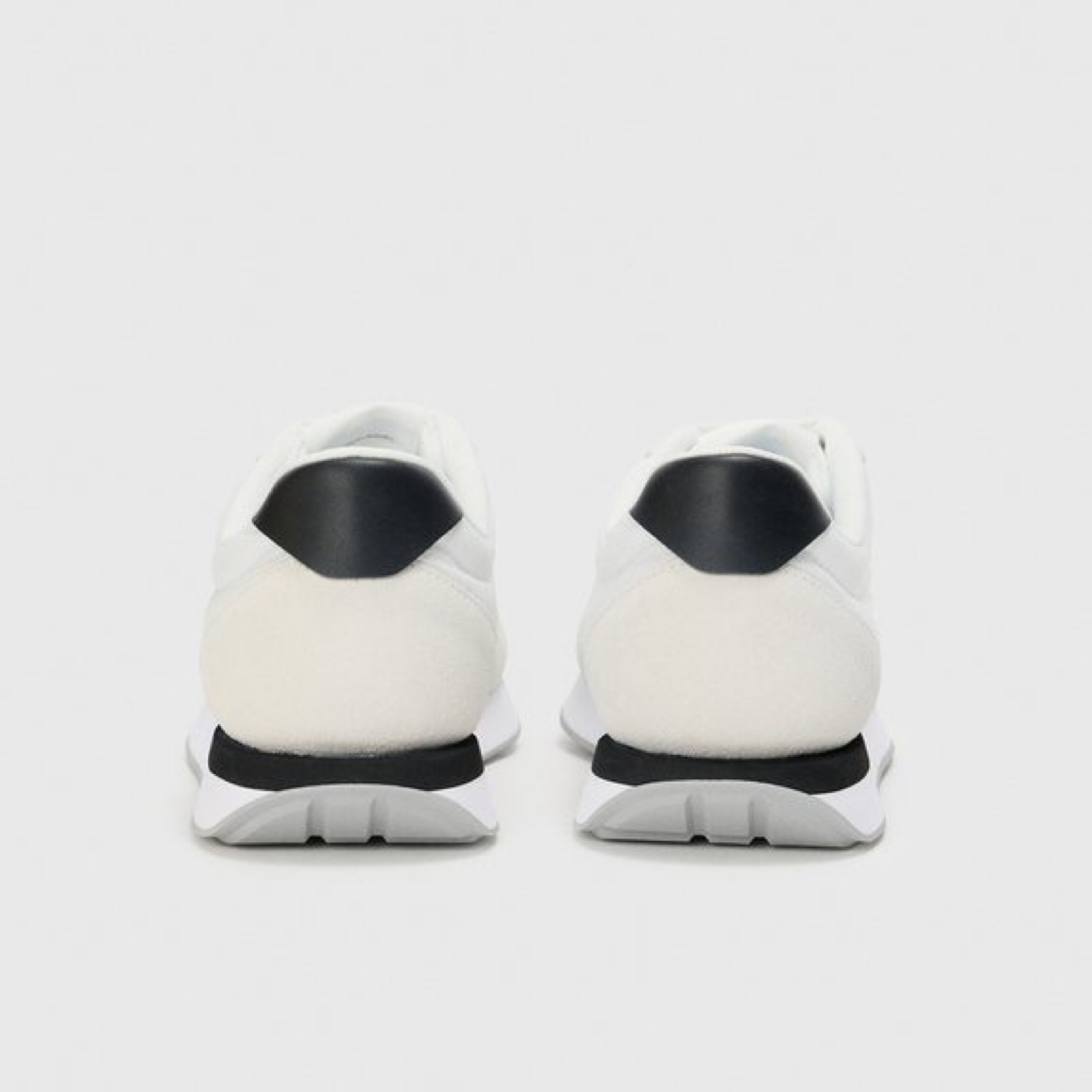 Мъжки маратонки Calvin Klein Retro Runner Men Sneakers YM0YM01990 01W Heel View