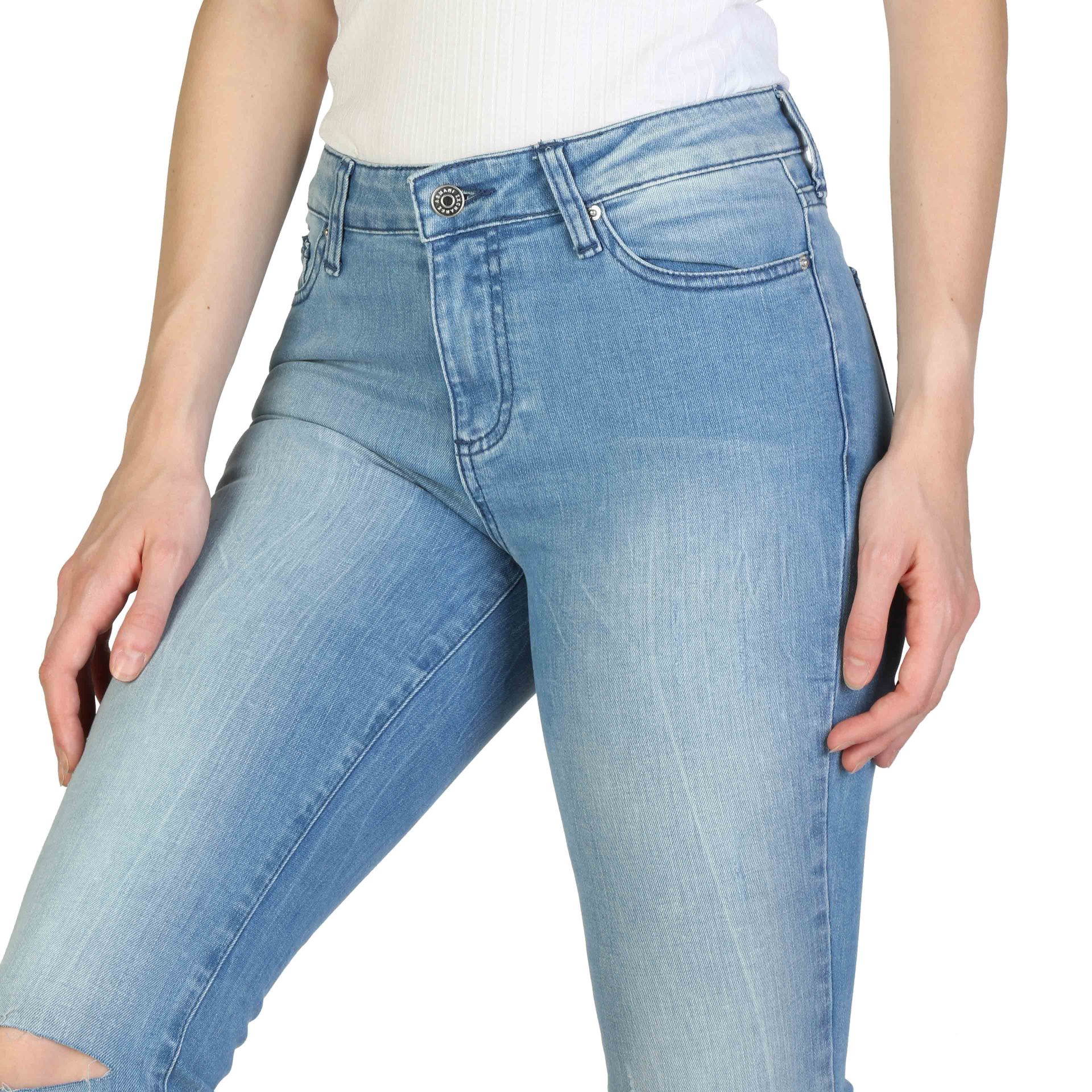 Дамски дънки Women’s jeans Armani Exchange 3ZYJ65Y2CSZ1500 cropped front view