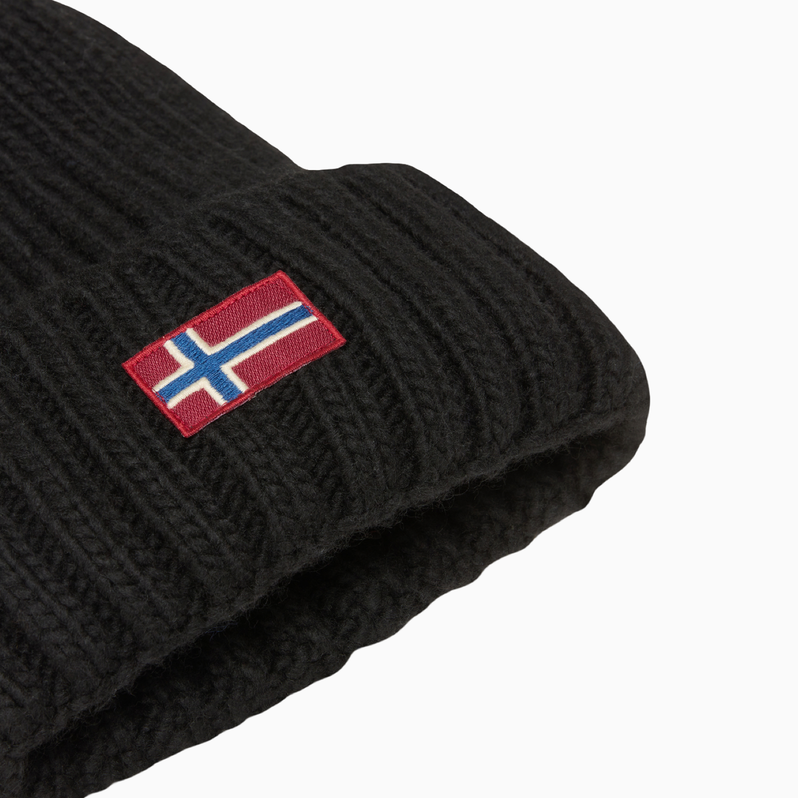 Дамска черна зимна шапка Napapijri Women Hat NP0A4GKC Close-Up