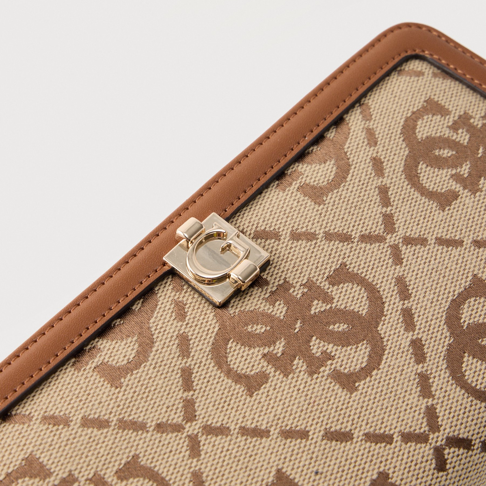 Дамско портмоне Guess Women Wallet SWJG9755146-LTL Close-Up