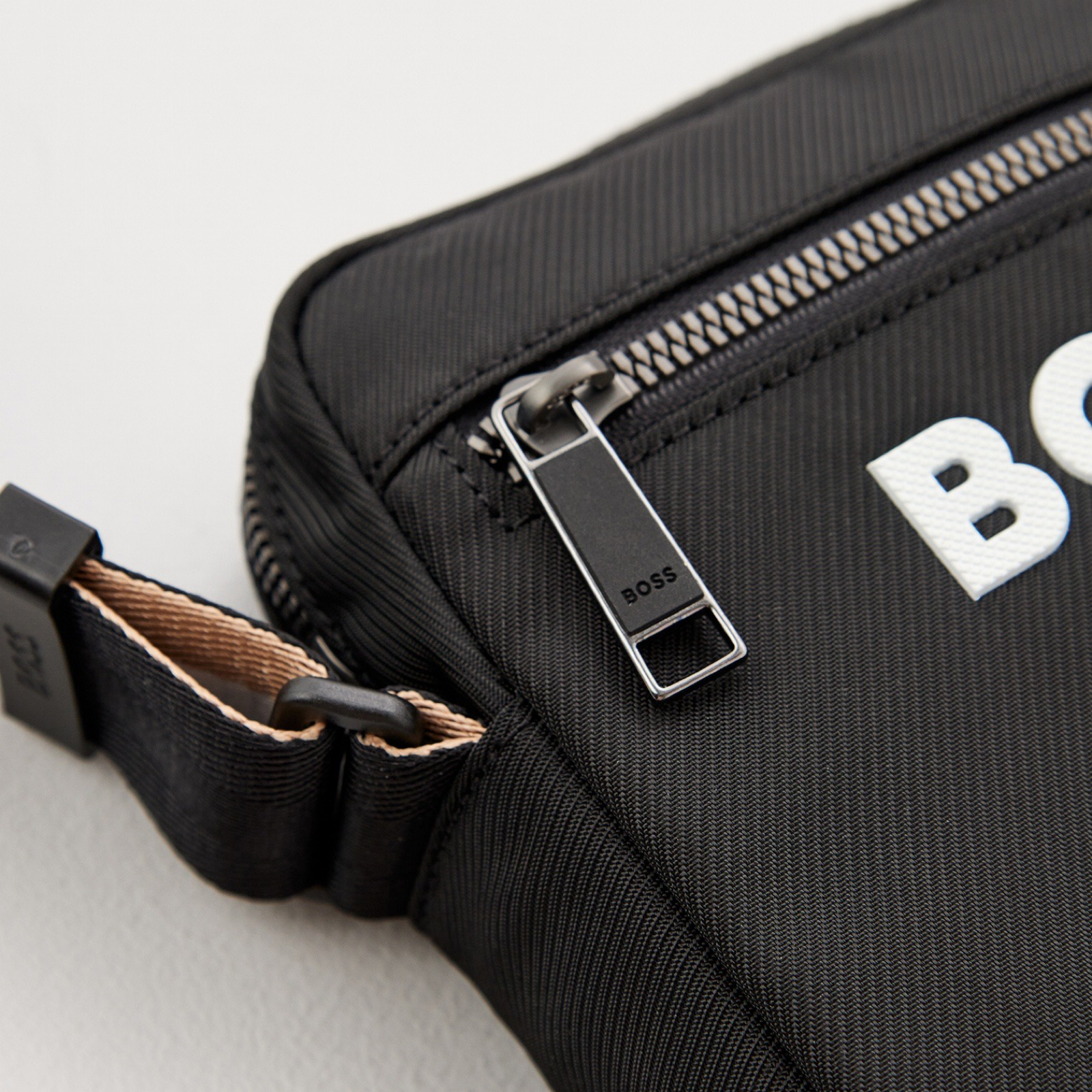 Мъжка чанта Boss Men Crossbody Bag Catch 3.0 50511961 Close-Up