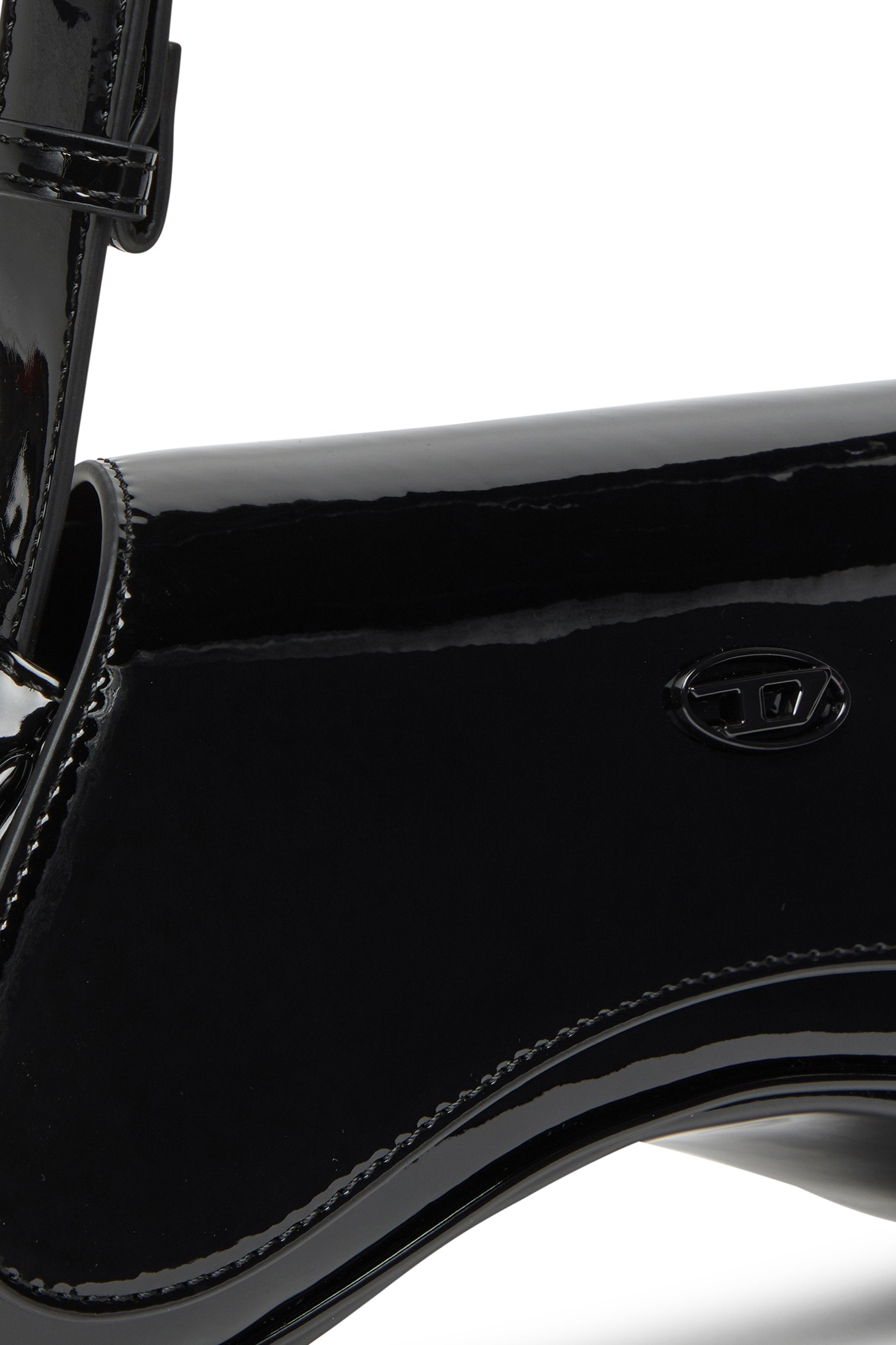 Дамска чанта Women’s shoulder bag Diesel Play
X10221P6255HA881 Black detail view