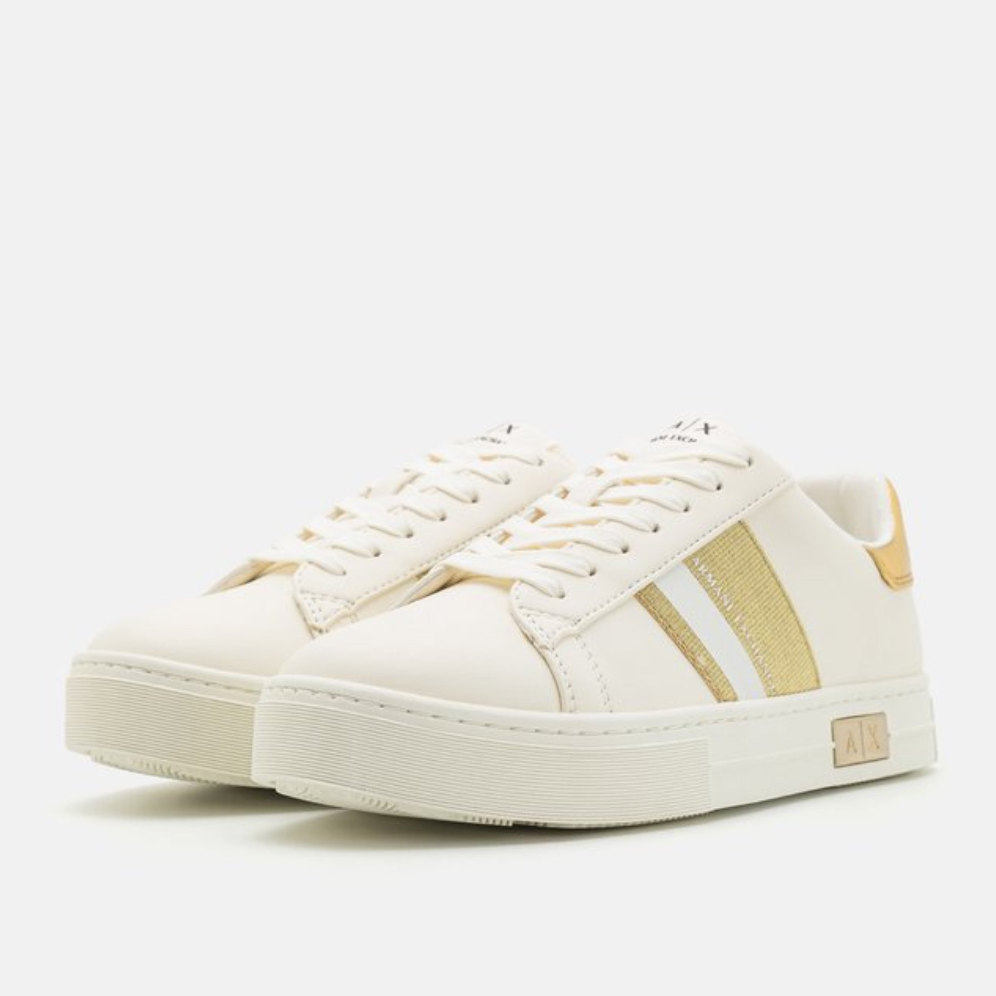 Дамски кецове Armani Exchange XDX027 XV791 T779 в бяло и златисто