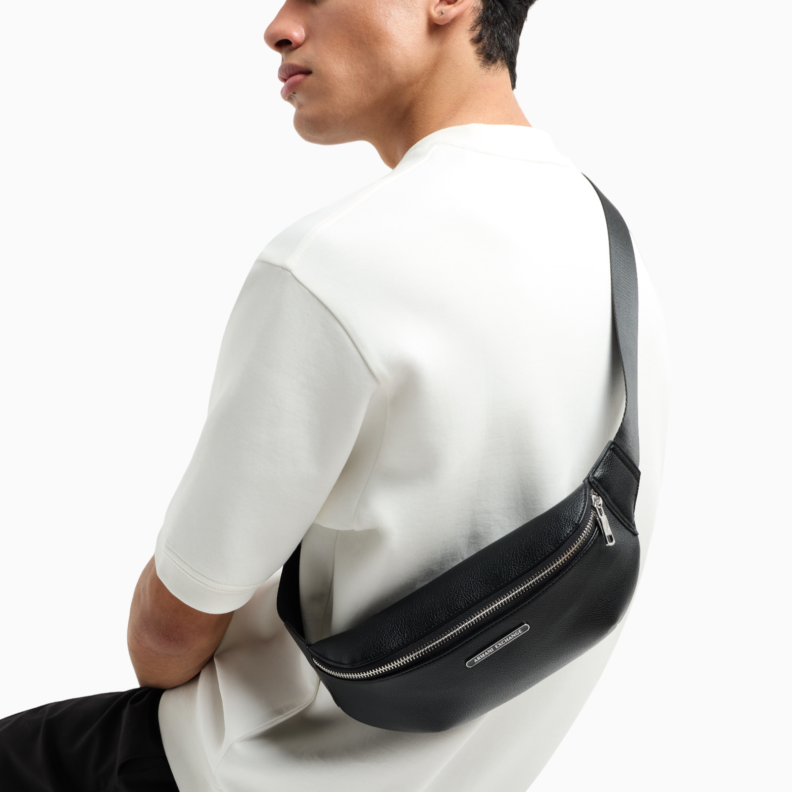 Мъжка чанта за кръст Armani Exchange Men Waist Bag XM000848 AF12134 UC001 Model View