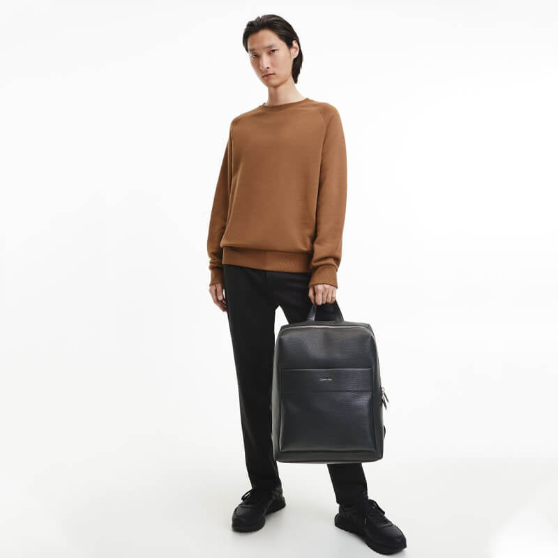 Мъжка раница Men’s rucksack Calvin Klein
K50K509576 Black lifestyle view