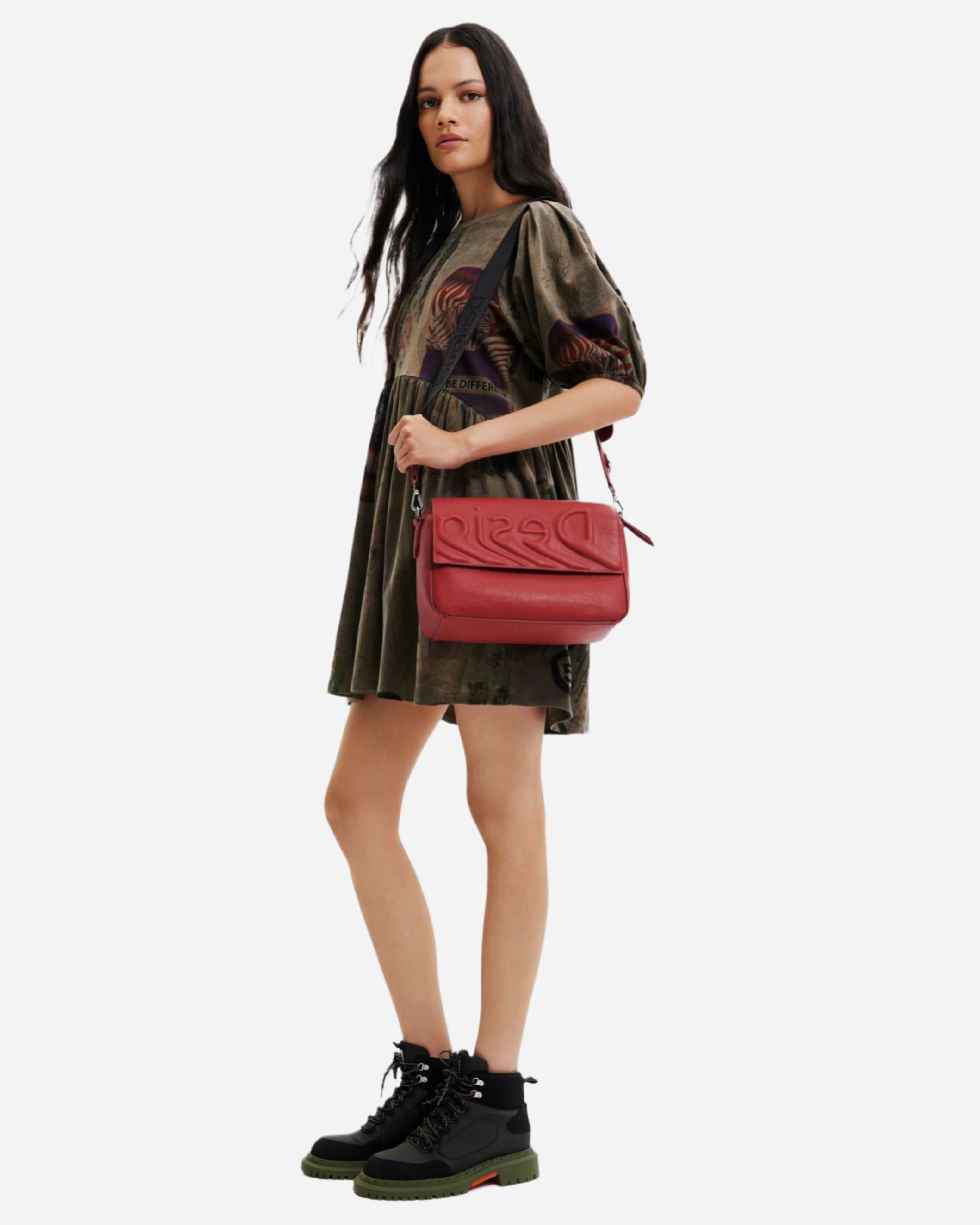 Дамска чанта в червено Women’s shoulder bag Desigual Psico Logo Phuket Straight
22WAXPA8 3000 Red lifestyle view