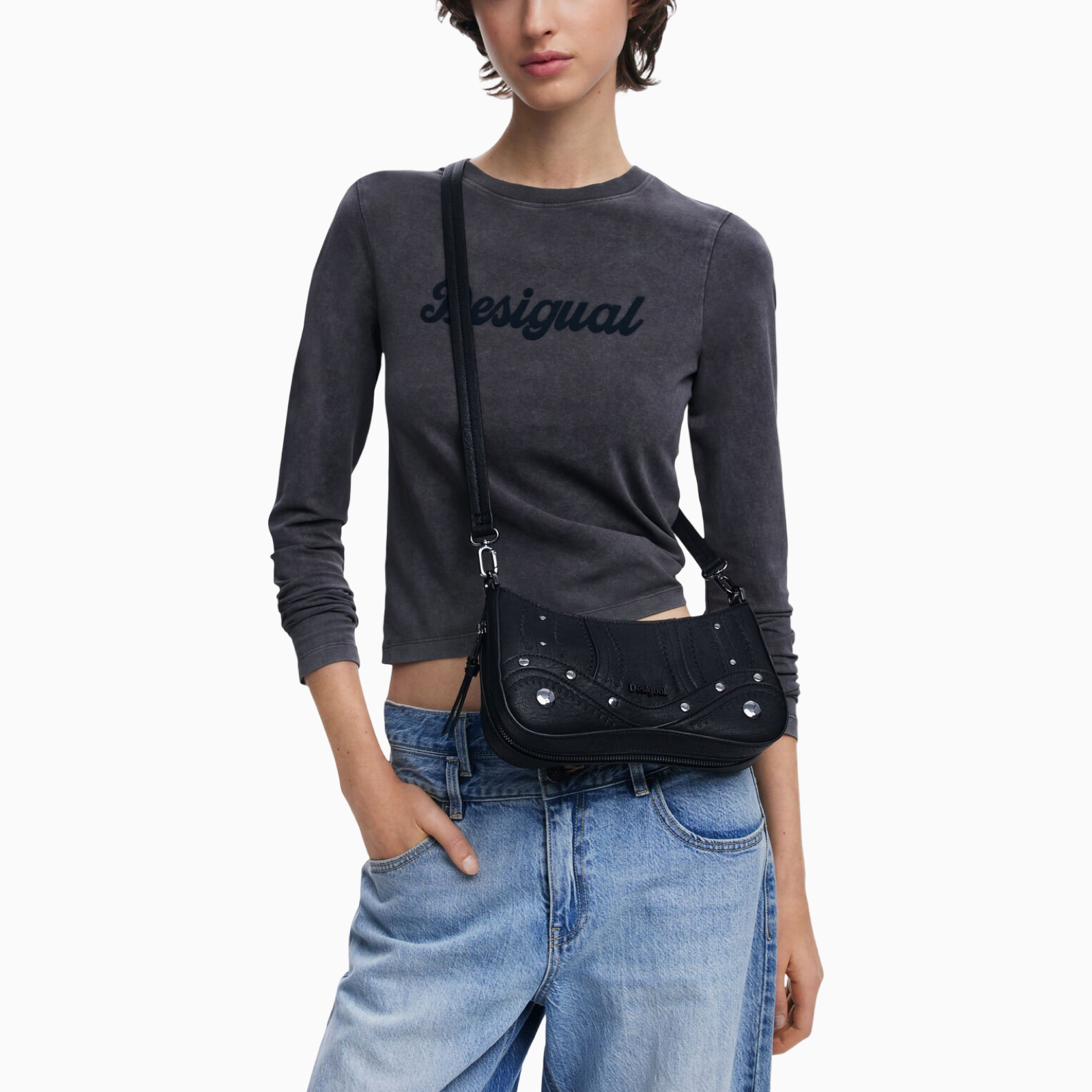 Дамска черна чанта Desigual Handbag
25WAXPA9 Model View