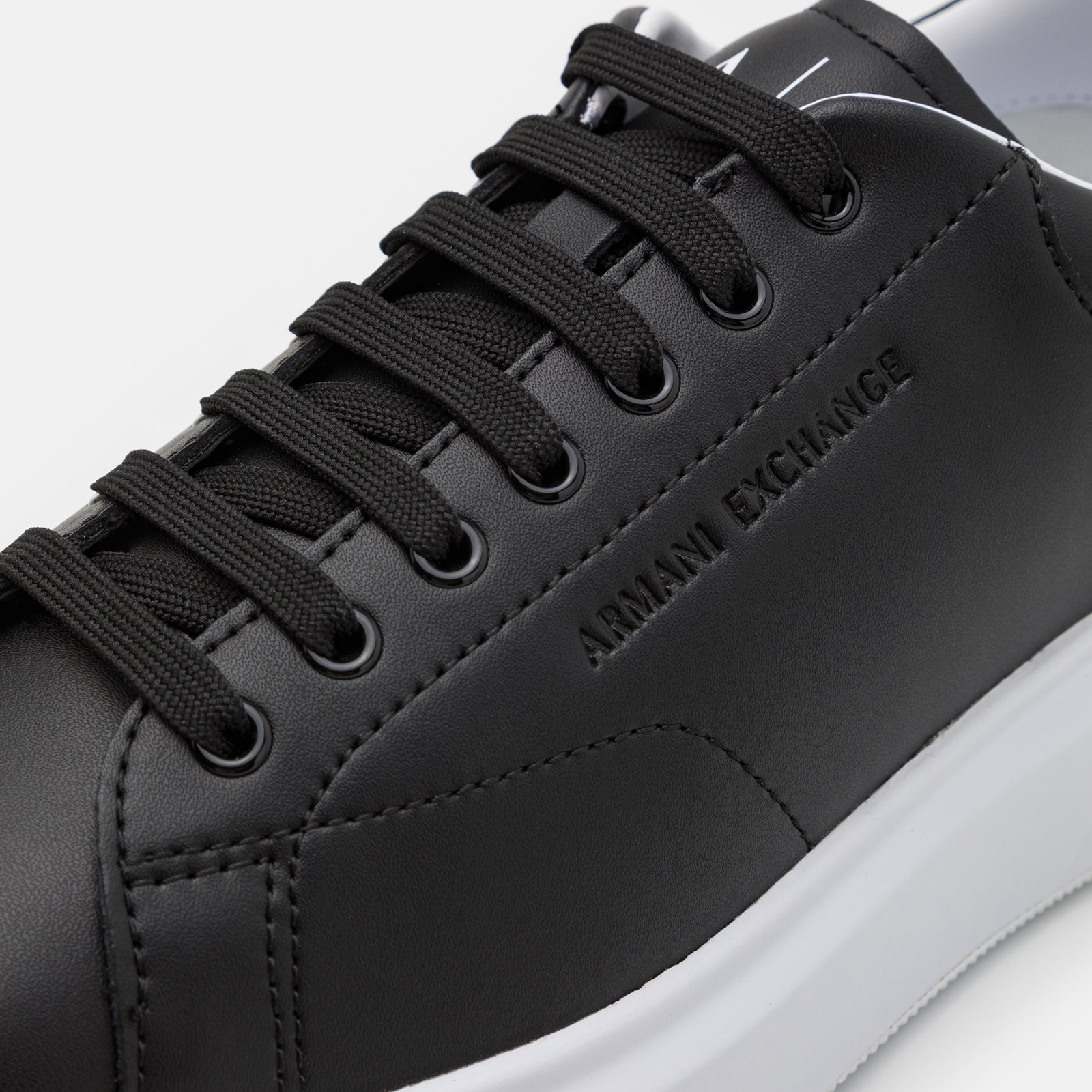 Мъжки черни кецове Armani Exchange
XUX123 XV534
