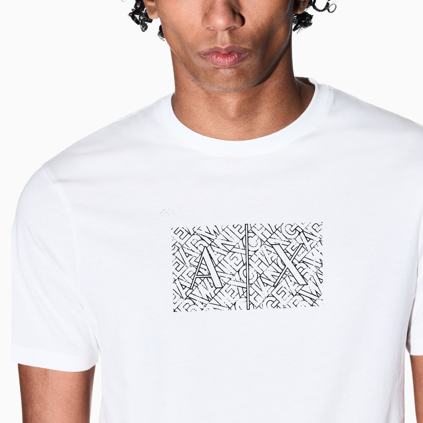 Мъжка бяла тениска Armani Exchange Men T-shirt XM002784 AF10356 U0009 Close-Up