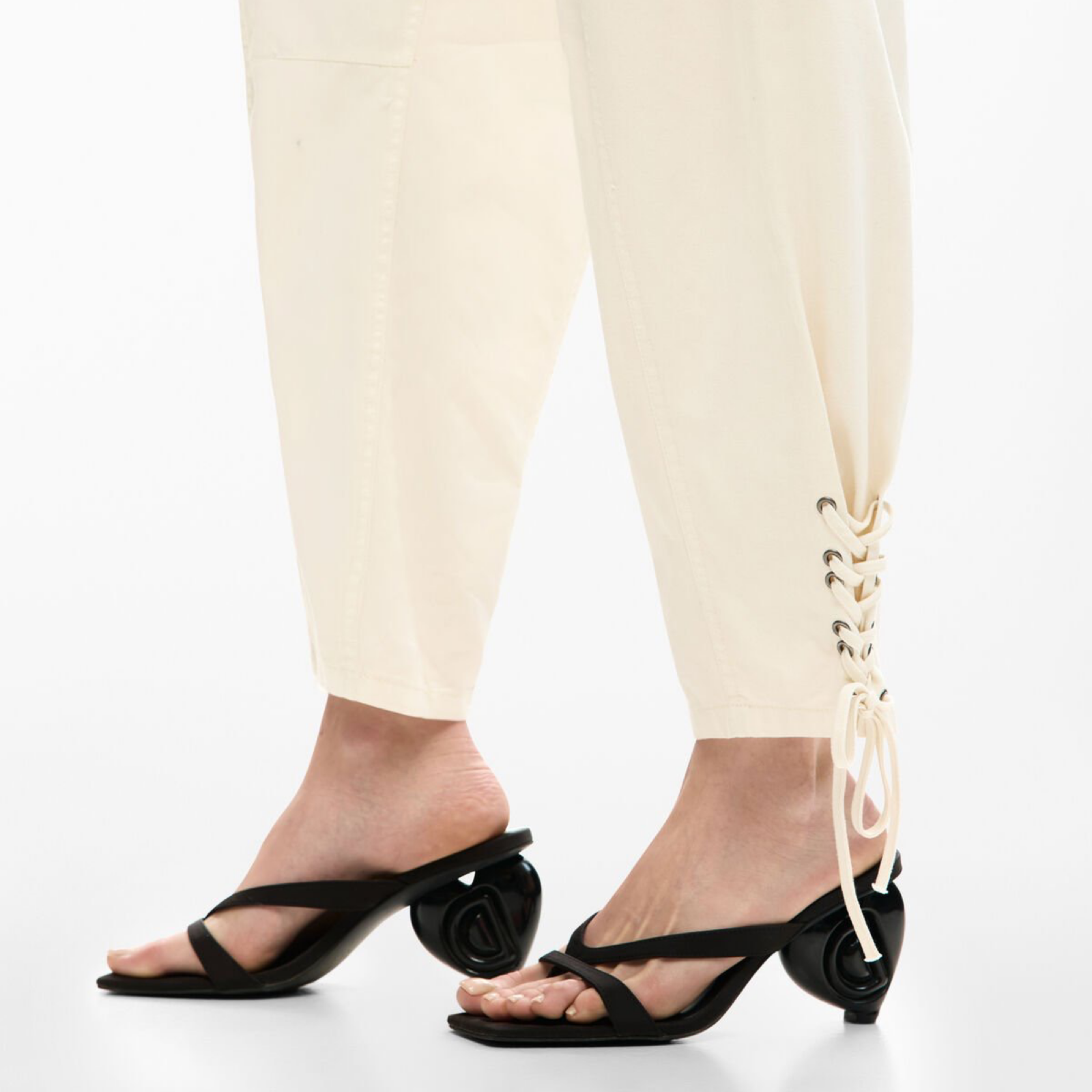 Дамски панталон Desigual Women Trousers 26SWPW24 9020 Close-Up