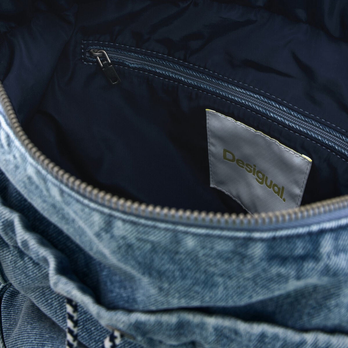 Дамска чанта Desigual women’s rucksack 26SAKD09 5053 inside view