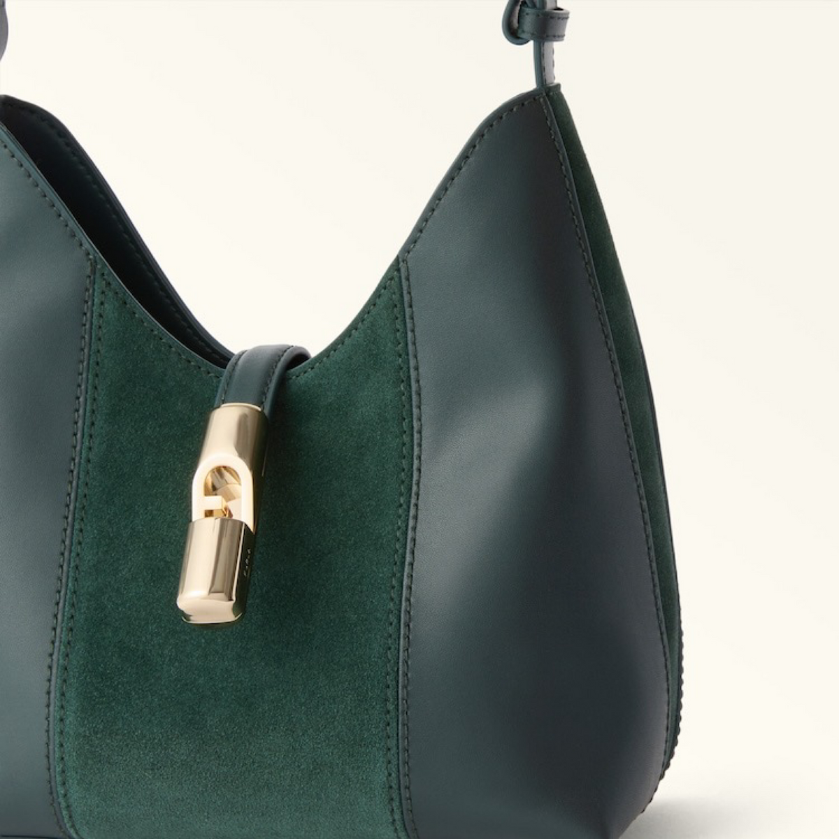 Дамска чанта Furla Goccia S Shoulder Bag WB01979 BX3158 1007 5137S Close-Up