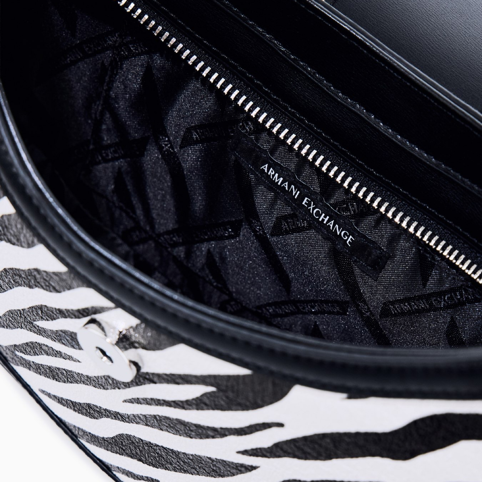 Дамска чанта Armani Exchange Women Shoulder Bag XW002565 AF26571 MC045 inside View