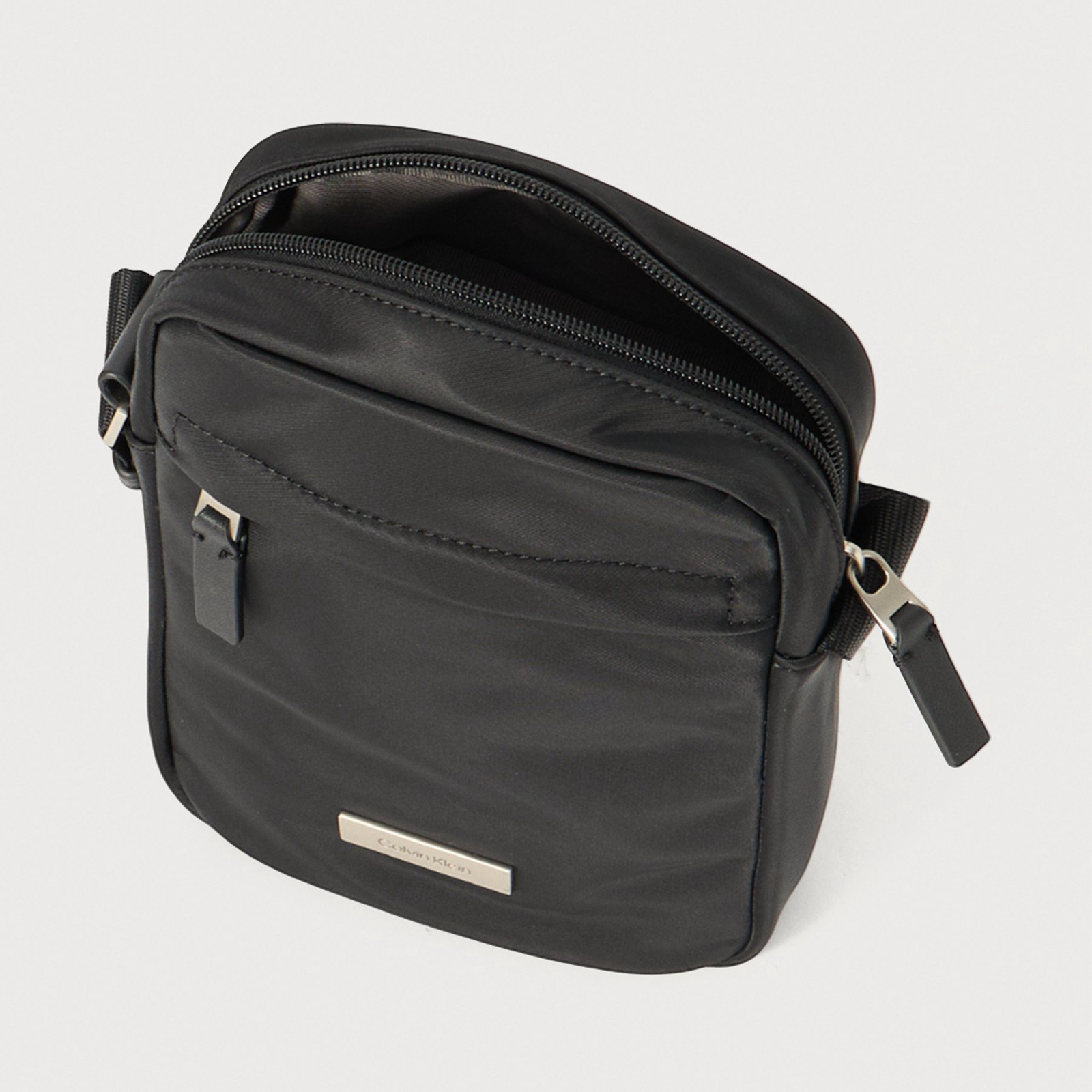 Мъжка чанта Calvin Klein Men Crossbody Bag LV04D3376G UB1 Top View
