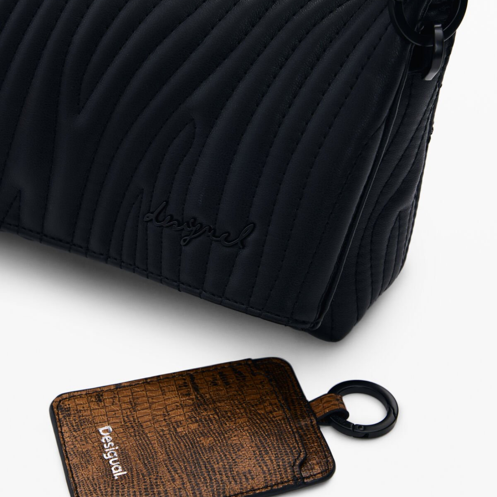 Дамска чанта Desigual Women Handbag 26SAXPBA 2000U Close-Up