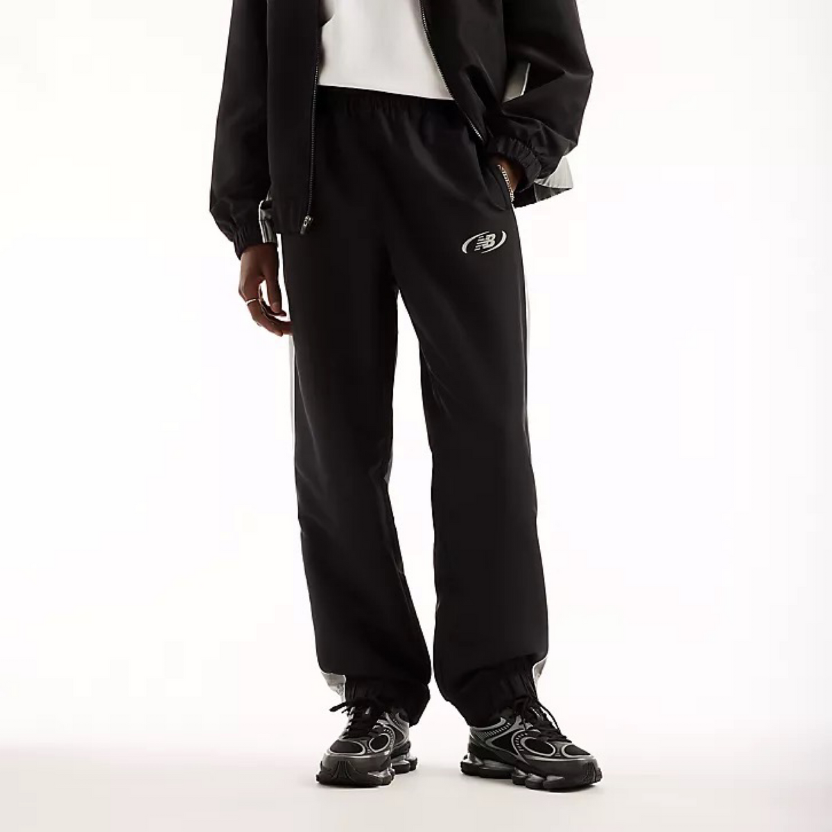 Мъжко спортно долнище New Balance Trackside woven Sweatpants MB62A8LTBK Front View
