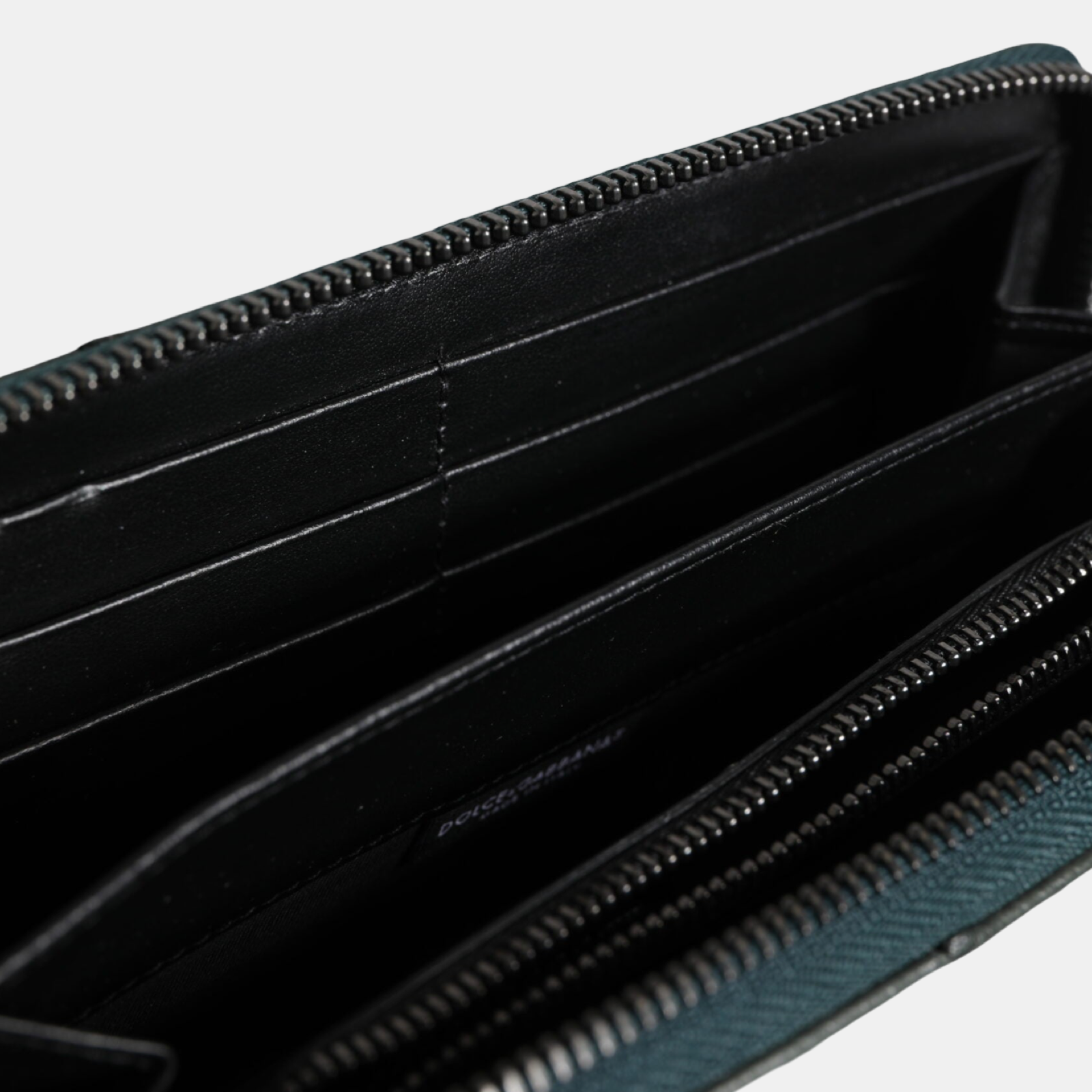 Dolce & Gabbana Green Ostrich Logo Plaque Zip Around Continental Wallet BP1672 A8L21 8M072 Inside View