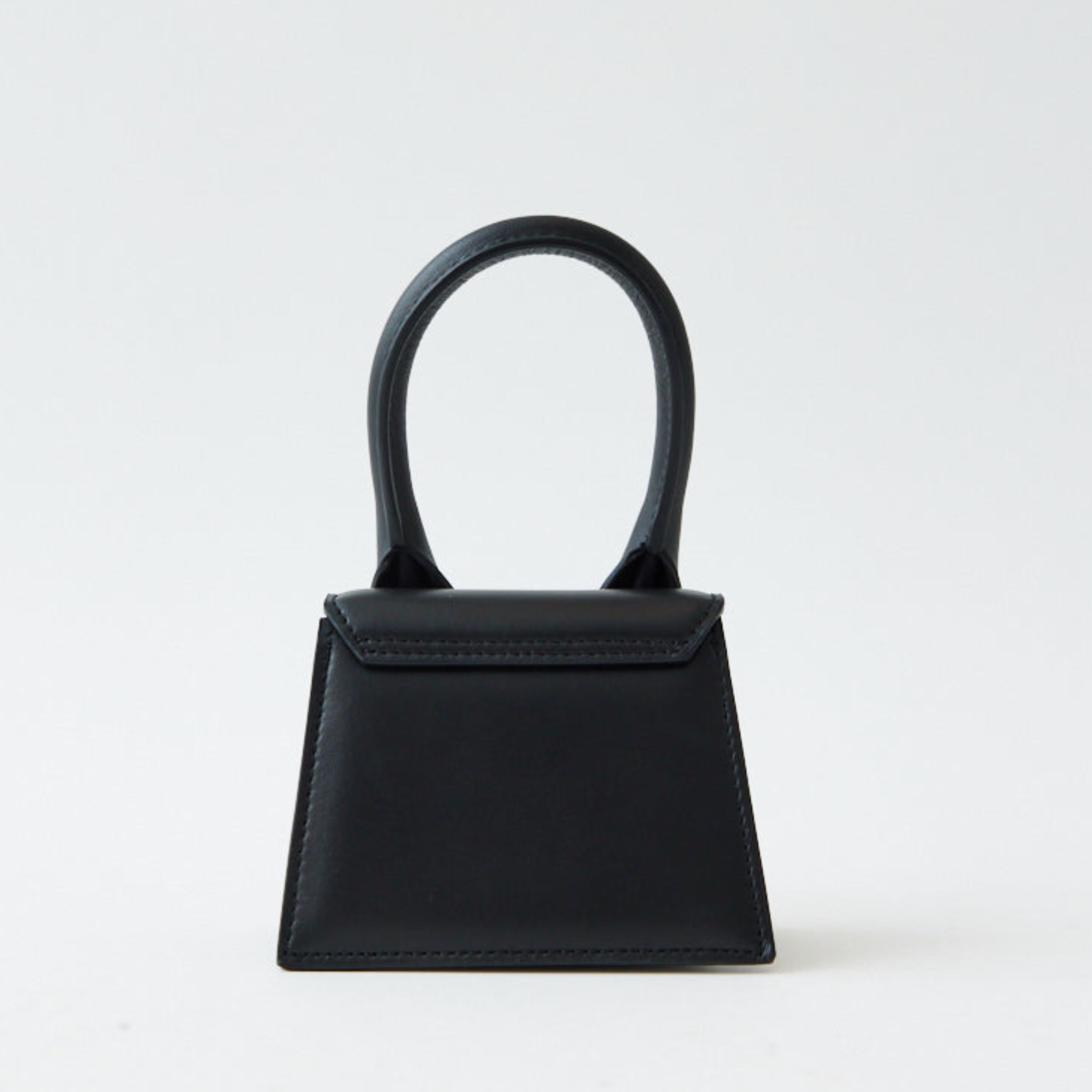 Дамска мини чантичка от естествена кожа Mini Le Chiquito Black Leather Bag Jacquemus 216BA0013061990