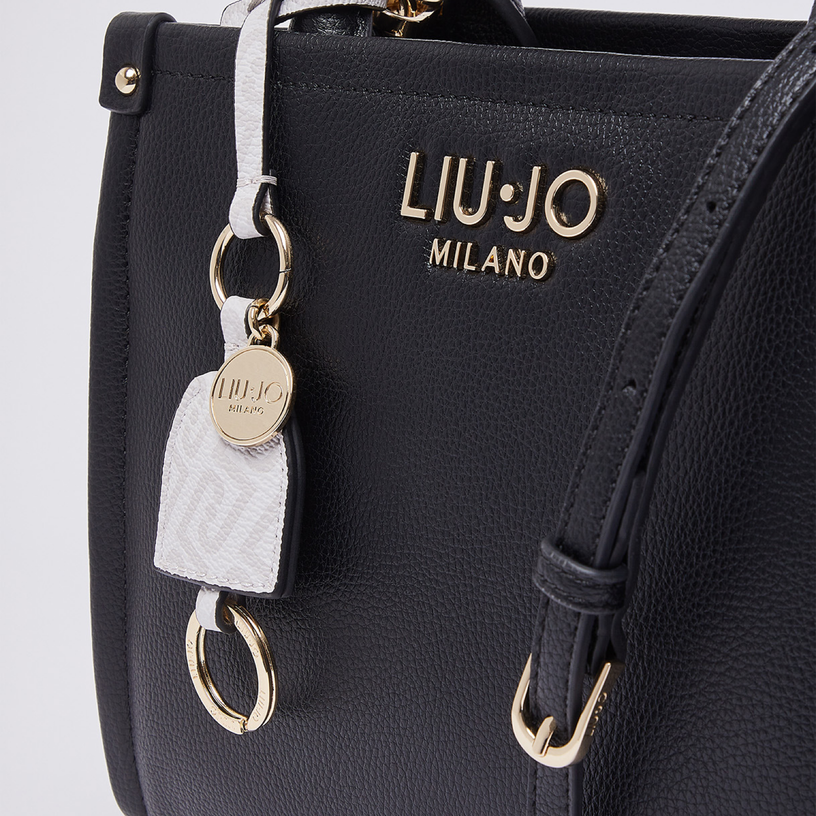 Дамска чанта Liu Jo Women Small Handbag With Charm AA6192 E1012 22222 Close-Up