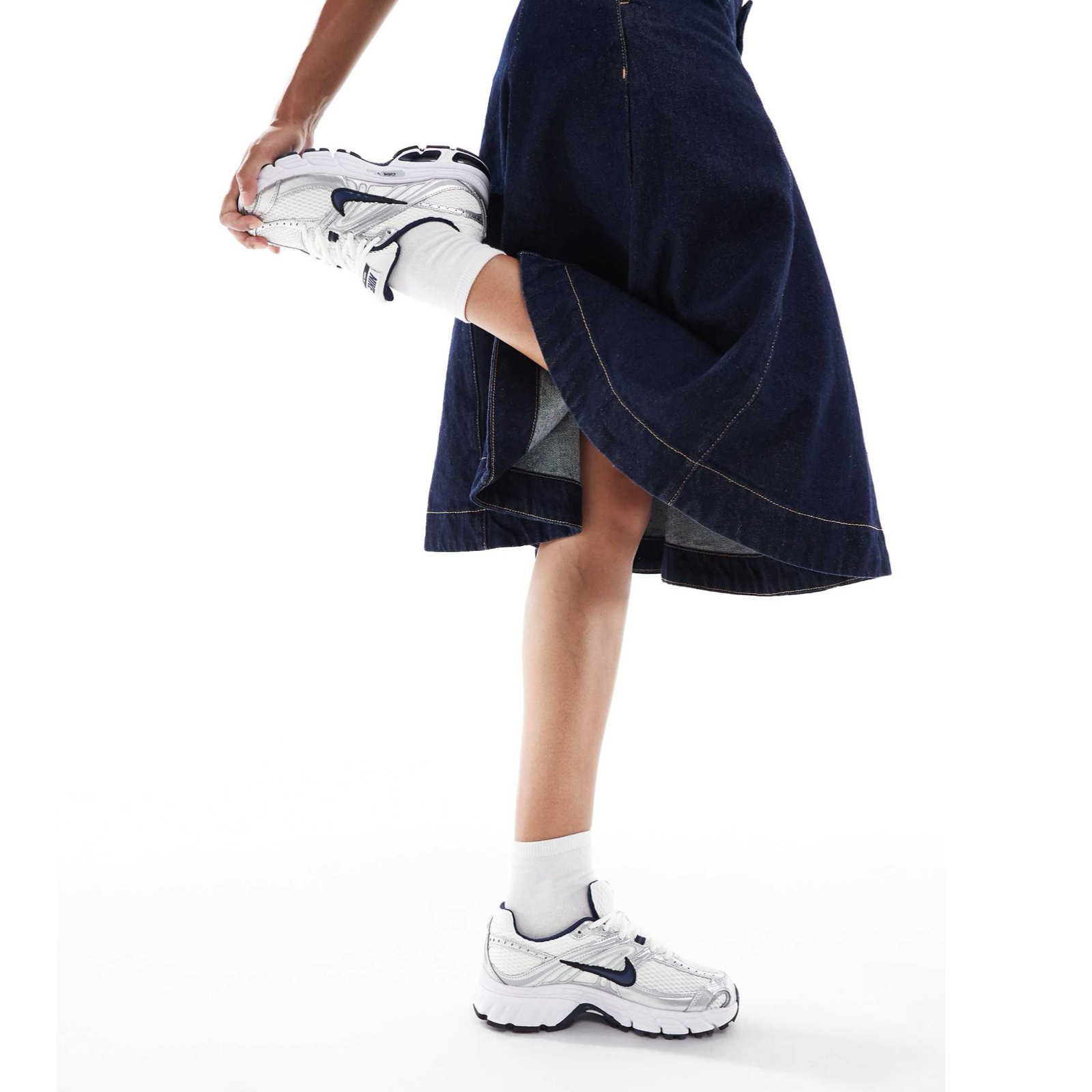 Дамски маратонки Nike Air Max Moto 2K Women Sneakers HQ2056-104 Model View