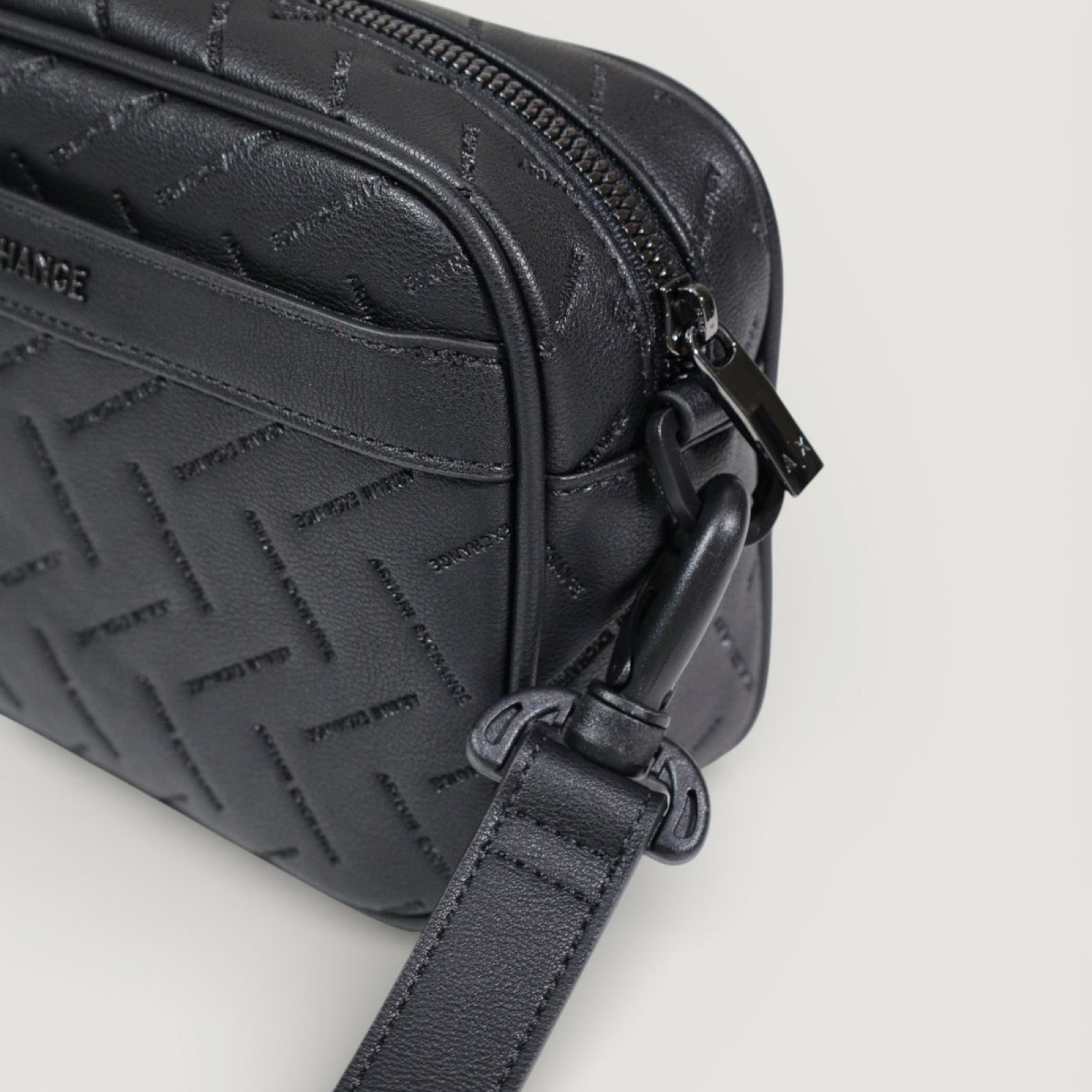 Мъжка клъч чанта Armani Exchange Men Bag XM002600 AF22652 Close-Up