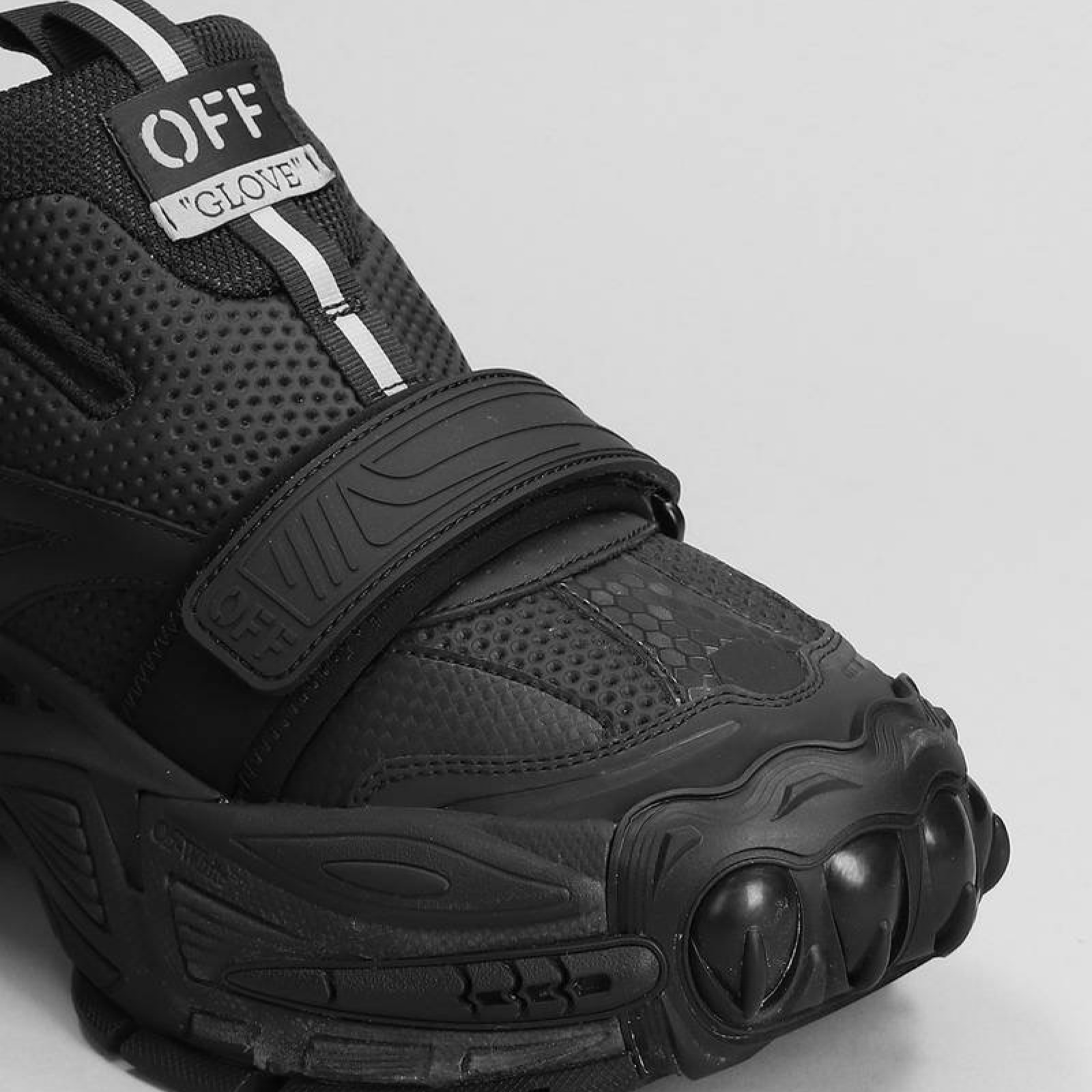 Мъжки маратонки Off-White Glove Men Sneakers Close-Up