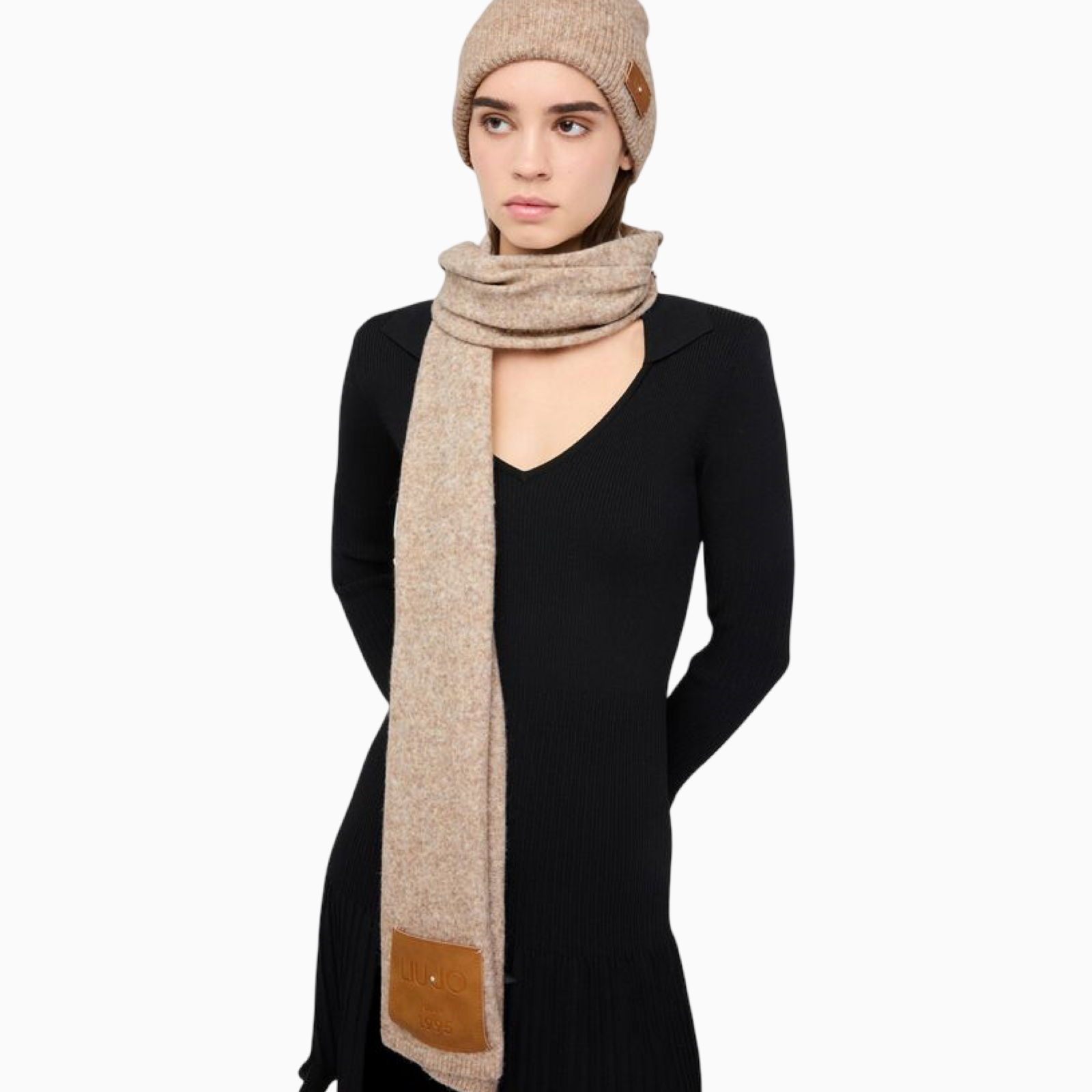 Дамски бежов комплект шапка и шал Liu Jo Women Hat and Scarf 2F5014 M0300 Model View